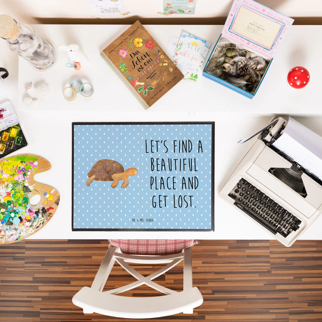 Schreibtischunterlage Schildkröte Marschieren Schreibtisch Unterlagen, Büroartikel, Schreibwaren, Schreibunterlage, Schreibtischauflage, Schreibtischunterlage Groß, Bürobedarf, Meerestiere, Meer, Urlaub, Motivation, Inspiration, get lost, Reiselust, Neustart, Schildkröte, Schildkröten, Lieblingsmensch, Abenteuer