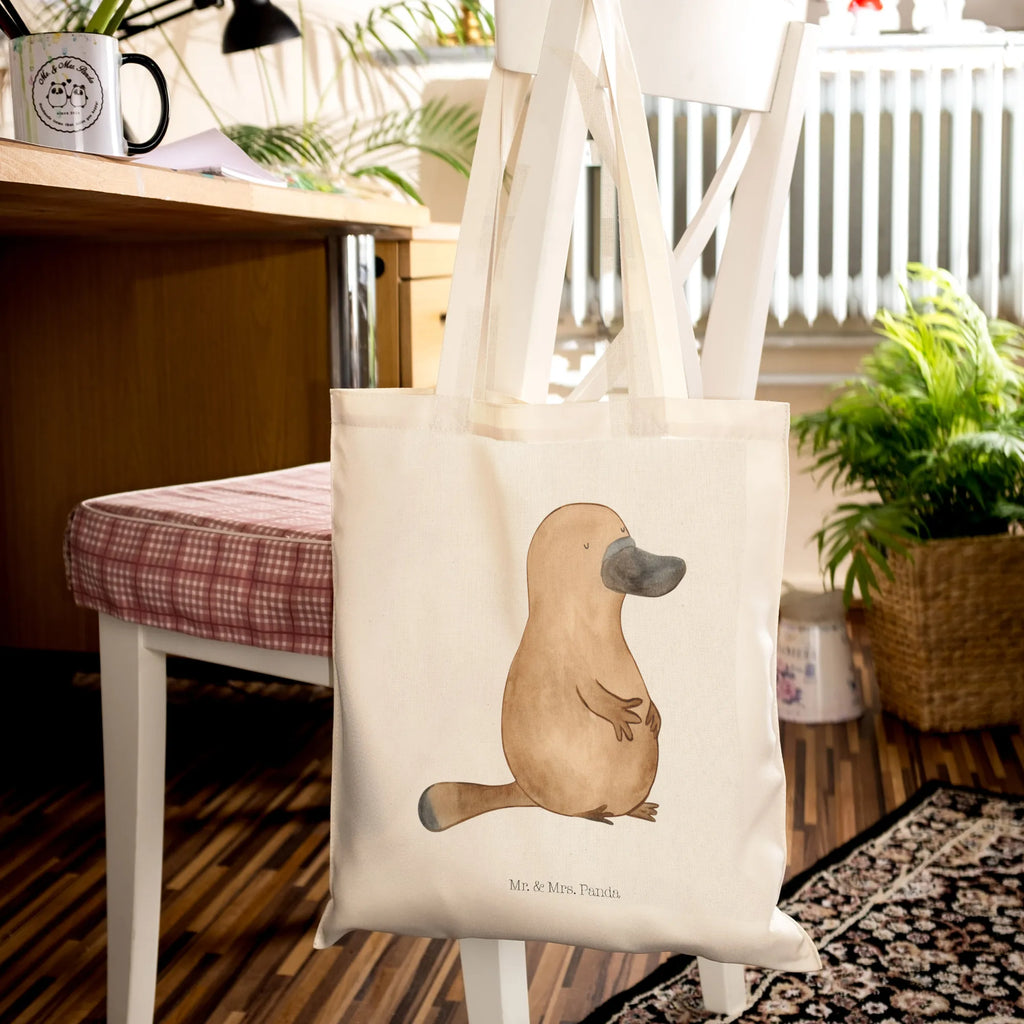 Tragetasche Schnabeltier Mut Einkaufstüte, stoff shopper, baumwoll shopper, dokumententasche, tragbeutel, umhängetasche baumwolle, textilbeutel, Tragetasche, Einkaufstasche, Baumwoll-Tragetasche, Umhängetasche, Strandtasche, studententasche, Uni Tasche, Stoffbeutel, Tote Bag, universaltasche, Shopping Tasche, Schultasche, campus tasche, Beutel, Alltagstasche, Stoff-Tragetasche, beutel baumwolle, tragetasche baumwolle, henkeltasche baumwolle, totebag, Henkeltasche, Einkaufsbeutel, Baumwolltasche, Baumwollbeutel, tasche baumwolle, Unitasche, schultertasche baumwolle, schulterbeutel, einkaufsshopper, einkaufstasche baumwolle, Freizeittasche, Schultertasche, textiltasche, Jutetasche, festival tasche, Laptoptasche, umhängebeutel, Tasche, Tüte, Jutebeutel, Stofftasche, festivaltasche, Büchertasche, stofftasche baumwolle, canvas tasche, Baumwoll-Shopper, Schulbeutel, Shopper, freizeitbeutel, Meer, Urlaub, Meerestiere, Arbeit, Mut, Neuanfang, Schnabeltiere, Neustart, Training, mutig, Raodtrip, Weltreise, Lebensweisheit, Motivation, Büro, Schnabeltier