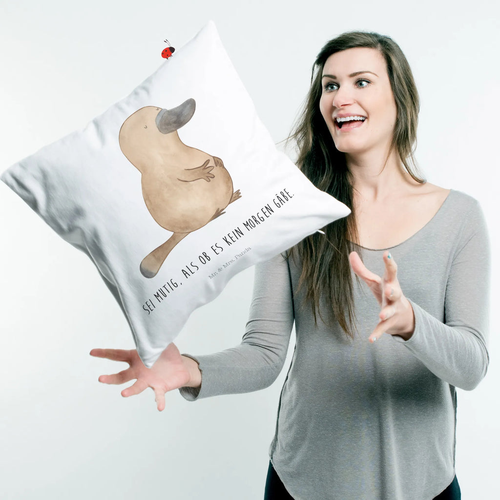 40x40 poduszka dziobak Odwaga zier kissen, zierkissen 40x40, Polsterkissen, couch kissen, Motivkissen, 40x40 kissen, kissen für couch, kissen für sofa, kissen mikrofaser, microfaser sofakissen, Kissen 40x40, Dekokissen Sofa, kuschel kissen, Kopfkissen, Dekokissen, Dekokissen 40x40, sofa kissen, microfaser dekokissen, wurfkissen, Couchkissen, deko kissen, wohnzimmer kissen, 40 X 40 Kissen, Zierkissen, couchkissen 40x40, kuschelkissen 40x40, Mikrofaser Kissen, microfaser zierkissen, Kuschelkissen, Kopfkissen 40x40, Kissen, kissen 40 x 40, Sofakissen 40x40, microfaser kopfkissen, Sofakissen, Urlaub, Meer, Meerestiere, Arbeit, Lebensweisheit, Weltreise, Büro, Neustart, Training, Motivation, Schnabeltiere, mutig, Mut, Raodtrip, Neuanfang, Schnabeltier