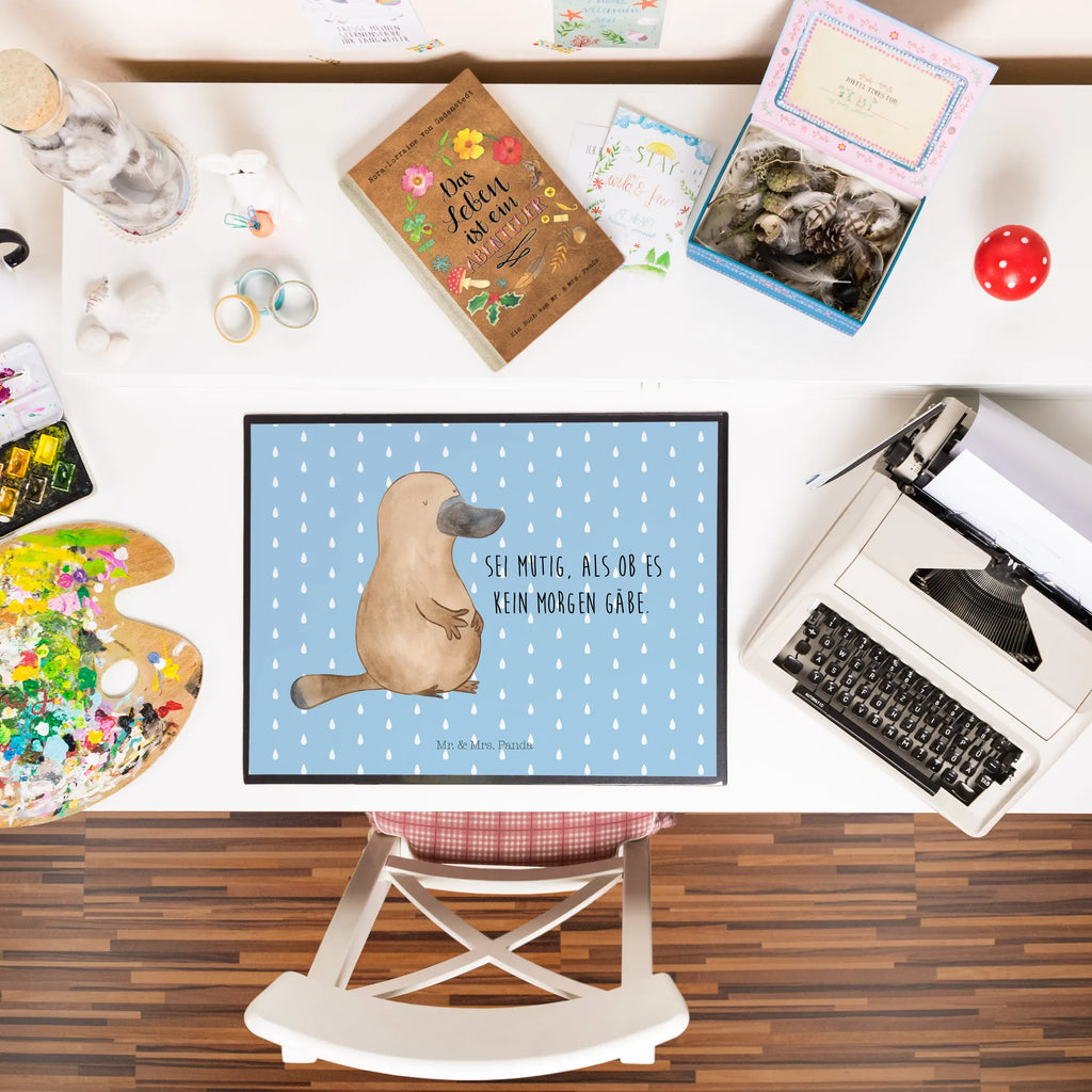 Schreibtischunterlage Schnabeltier mutig Schreibunterlage, Schreibwaren, Büroartikel, Schreibtischauflage, Bürobedarf, Schreibtisch Unterlagen, Schreibtischunterlage Groß, Meerestiere, Meer, Urlaub, Büro, Arbeit, mutig, Mut, Training, Schnabeltier, Lebensweisheit, Neuanfang, Motivation, Neustart, Schnabeltiere, Weltreise, Raodtrip