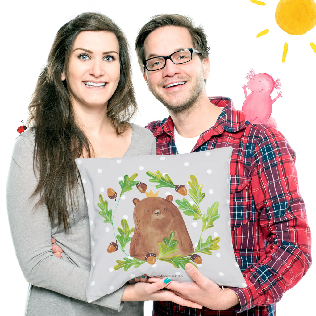 Cushion bear king kuschel kissen, Mikrofaser Kissen, Sofakissen, kuschelkissen 40x40, microfaser zierkissen, kissen für sofa, 40 X 40 Kissen, deko kissen, Zierkissen, wohnzimmer kissen, Dekokissen Sofa, microfaser sofakissen, Kuschelkissen, Sofakissen 40x40, 40x40 kissen, Dekokissen 40x40, Couchkissen, microfaser dekokissen, Polsterkissen, Motivkissen, couchkissen 40x40, zierkissen 40x40, zier kissen, Kissen 40x40, wurfkissen, sofa kissen, Dekokissen, Kissen, couch kissen, microfaser kopfkissen, Kopfkissen, Kopfkissen 40x40, kissen für couch, kissen 40 x 40, kissen mikrofaser, Teddy, Teddybär, Bär, Vatertag, Papi, Daddy, Papa, Dad, Papa Bär, Vater, Bester Vater, Bester Papa, Weltbester Papa