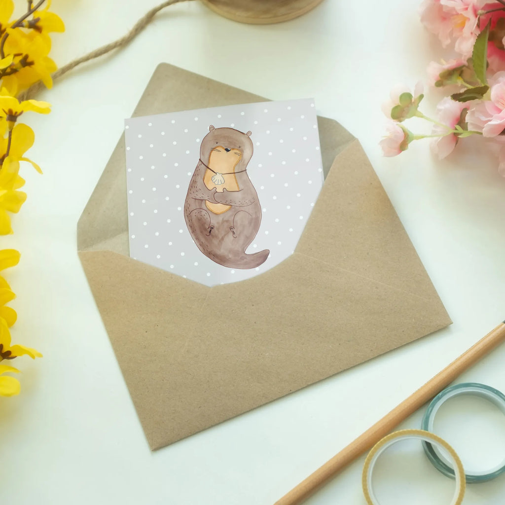 Grußkarte Otter mit Muschelmedaillon Hochzeitskarte, Glückwunschkarte, Karte, Klappkarte, Geburtstagskarte, Einladungskarte, Ansichtskarten, Grußkarte, Otter, Fischotter, Seeotter, träumen, grübeln, Tagträumen, Otterliebe, Motivation, Büro