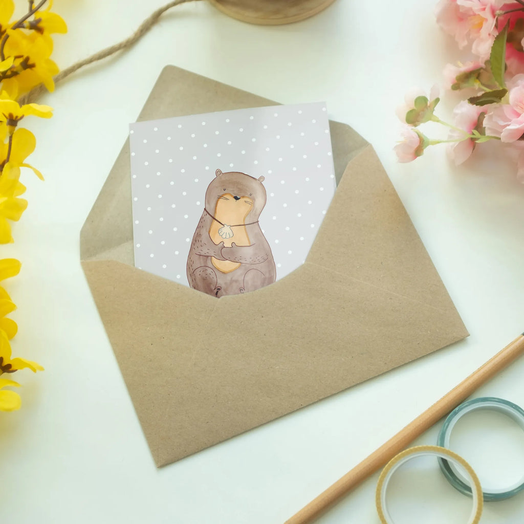 Grußkarte Otter mit Muschelmedaillon Hochzeitskarte, Glückwunschkarte, Karte, Klappkarte, Geburtstagskarte, Einladungskarte, Ansichtskarten, Grußkarte, Otter, Fischotter, Seeotter, träumen, grübeln, Tagträumen, Otterliebe, Motivation, Büro