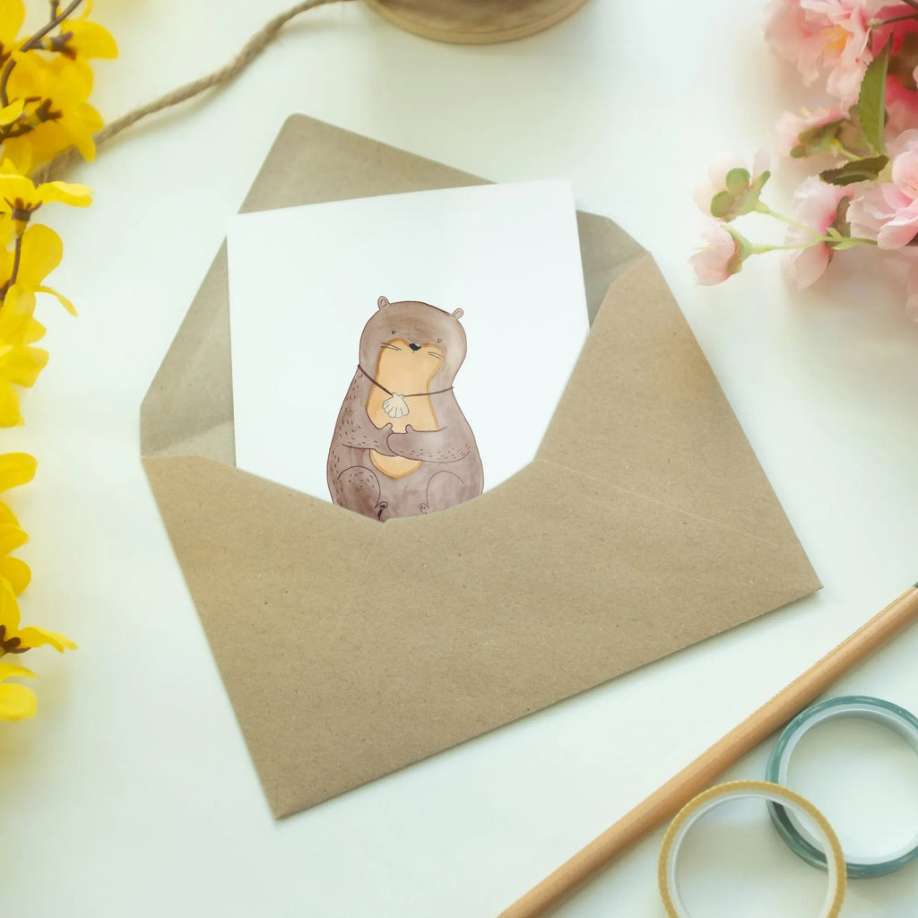 Grußkarte Otter mit Muschelmedaillon Hochzeitskarte, Glückwunschkarte, Karte, Klappkarte, Geburtstagskarte, Einladungskarte, Ansichtskarten, Grußkarte, Otter, Fischotter, Seeotter, träumen, grübeln, Tagträumen, Otterliebe, Motivation, Büro