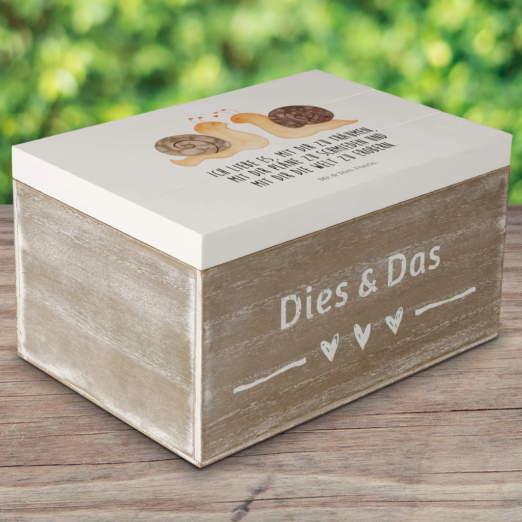 Holzkiste Schnecken Liebe Holzbox mit Deckel, Deko Box, Aufbewahrungskiste, Ordnungsbox, Geschenkbox, Schatzkiste, Kiste, Erinnerungsbox Baby, Schatulle, Aufbewahrungsbox Holz, Dekokiste, Holz Aufbewahrungsbox, Holzkisten, Truhe, Holzkiste mit Deckel, Holzboxen, Erinnerungsbox, Aufbewahrungsbox aus Holz, Aufbewahrungsbox, Holztruhe, Erinnerungsbox Hochzeit, Schmuckkästchen, Holzkiste, Dekorative Holzkiste, Erinnerungskiste, Box aus Holz, Holzbox, Heiraten, Liebe, Liebesgeschenk, Freundin, Jahrestag, Verlobung, Partner, Ehemann, Hocheitstag, Ehefrau, Freund, Heiratsantrag
