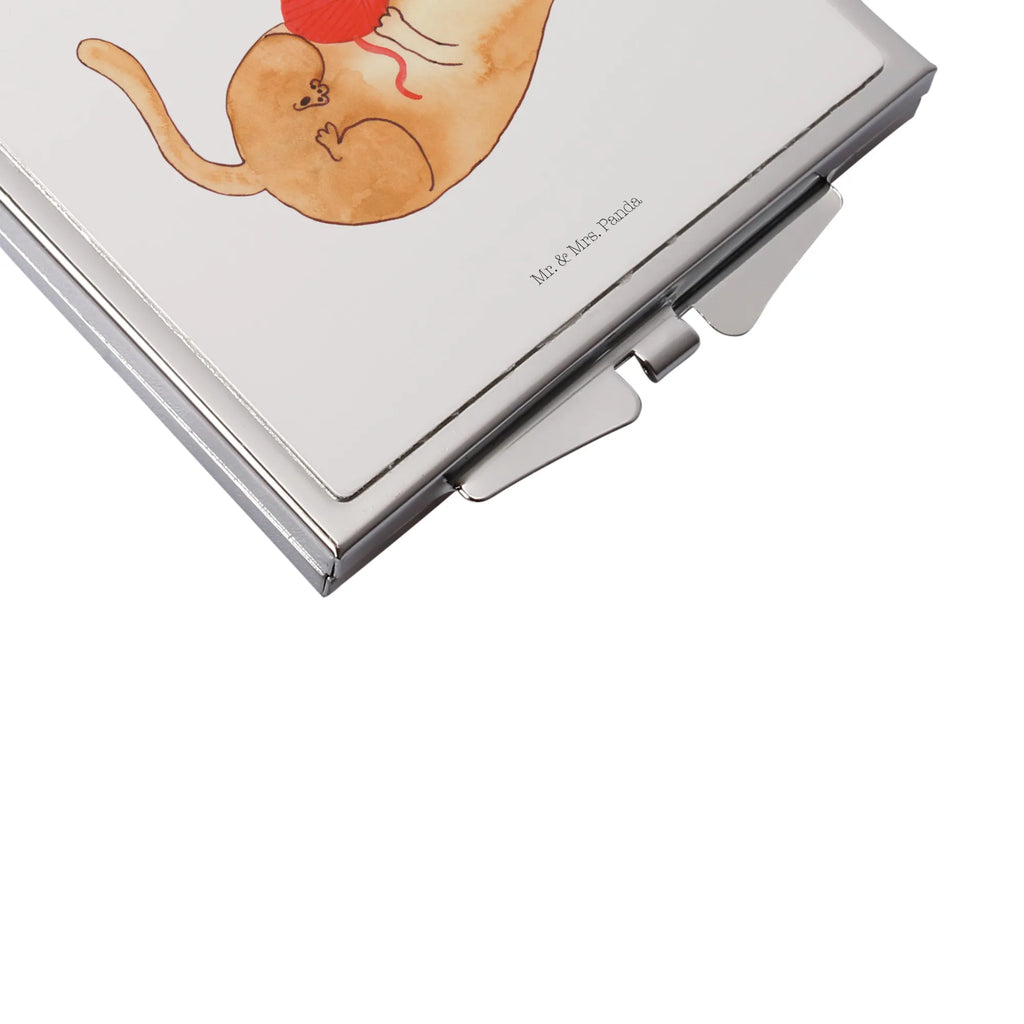 Handbag mirror Cat Wool Silber, Quadratischer Handspiegel, Mini Spiegel, Tragbarer Spiegel, Kosmetikspiegel Klein, Vintage Kompaktspiegel, Reise Spiegel, Spiegel Für Schminktasche, Runder Taschenspiegel, Handspiegel Für Damen, Handspiegel Geschenkidee, Handtaschenspiegel, Design Taschenspiegel, Spiegel Für Make-Up Tasche, Deko Handspiegel, Kompaktspiegel, Schminkspiegel To Go, Klappspiegel, Spiegel Für Handtasche, Schminkspiegel Kompakt, Klappbarer Handspiegel, Handspiegel Mit Hülle, Taschen-Kosmetikspiegel, Spiegel Für Unterwegs, Klappbarer Taschenspiegel, Handspiegel Zum Mitnehmen, Taschenspiegel, Katzenmotiv, Katzenfan, Katzendeko, Katzenfreund, Katzenliebhaber, Katzenprodukte, Katzenartikel, Katzenaccessoires, Katzensouvenirs, Katzenliebhaberprodukte, Katzenmotive, Katze, Katzen, Cats, Spiel, Verspielt, Spielen, Wolle, Haustier, Cat, Kater, Mietze, Katzenhalter, Wollknäuel, Katzenbesitzerin