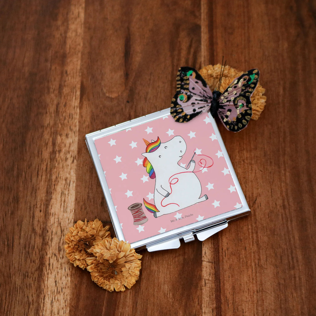 Handbag mirror unicorn seamstress Runder Taschenspiegel, Schminkspiegel Kompakt, Silber, Spiegel Für Handtasche, Handtaschenspiegel, Spiegel Für Make-Up Tasche, Klappspiegel, Design Taschenspiegel, Schminkspiegel To Go, Handspiegel Mit Hülle, Spiegel Für Unterwegs, Kosmetikspiegel Klein, Taschen-Kosmetikspiegel, Reise Spiegel, Handspiegel Geschenkidee, Handspiegel Für Damen, Handspiegel Zum Mitnehmen, Tragbarer Spiegel, Deko Handspiegel, Quadratischer Handspiegel, Klappbarer Handspiegel, Taschenspiegel, Kompaktspiegel, Spiegel Für Schminktasche, Mini Spiegel, Vintage Kompaktspiegel, Klappbarer Taschenspiegel, Einhörner, Einhorn, Unicorn, Einhorn Deko, Basteln, Näherin, Stricken, Nähzimmer, Mädchen, Nähen, Freundin, Häkeln