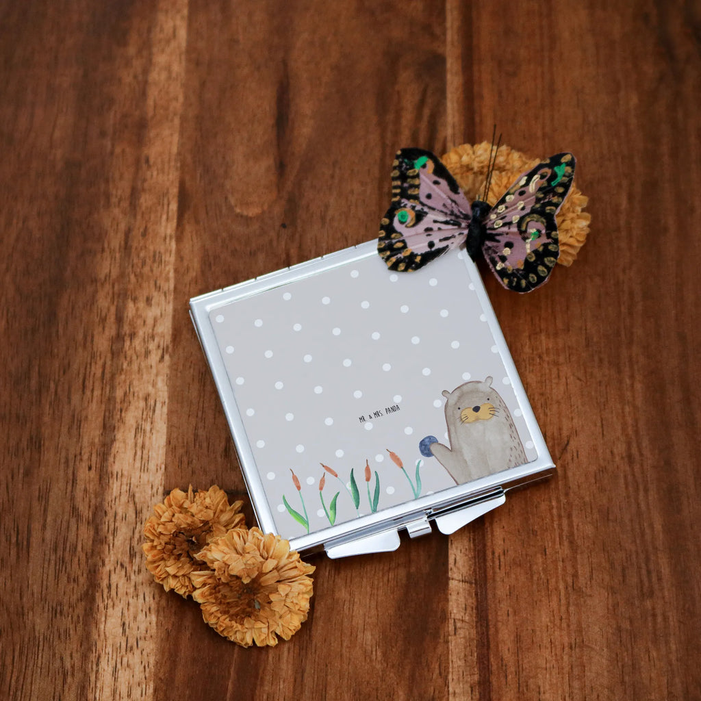 Handtaschenspiegel quadratisch Otter Stein Quadratischer Handspiegel, Design Taschenspiegel, Schminkspiegel Kompakt, Runder Taschenspiegel, Klappspiegel, Handtaschenspiegel, Mini Spiegel, Taschenspiegel, Handspiegel Mit Hülle, Spiegel Für Unterwegs, Schminkspiegel To Go, Handspiegel Zum Mitnehmen, Kompaktspiegel, Spiegel Für Handtasche, Klappbarer Taschenspiegel, Reise Spiegel, Handspiegel Geschenkidee, Spiegel Für Schminktasche, Vintage Kompaktspiegel, Tragbarer Spiegel, Silber, Taschen-Kosmetikspiegel, Kosmetikspiegel Klein, Deko Handspiegel, Klappbarer Handspiegel, Handspiegel Für Damen, Spiegel Für Make-Up Tasche, Fischotter, Otter, Seeotter, Otter Seeotter See Otter