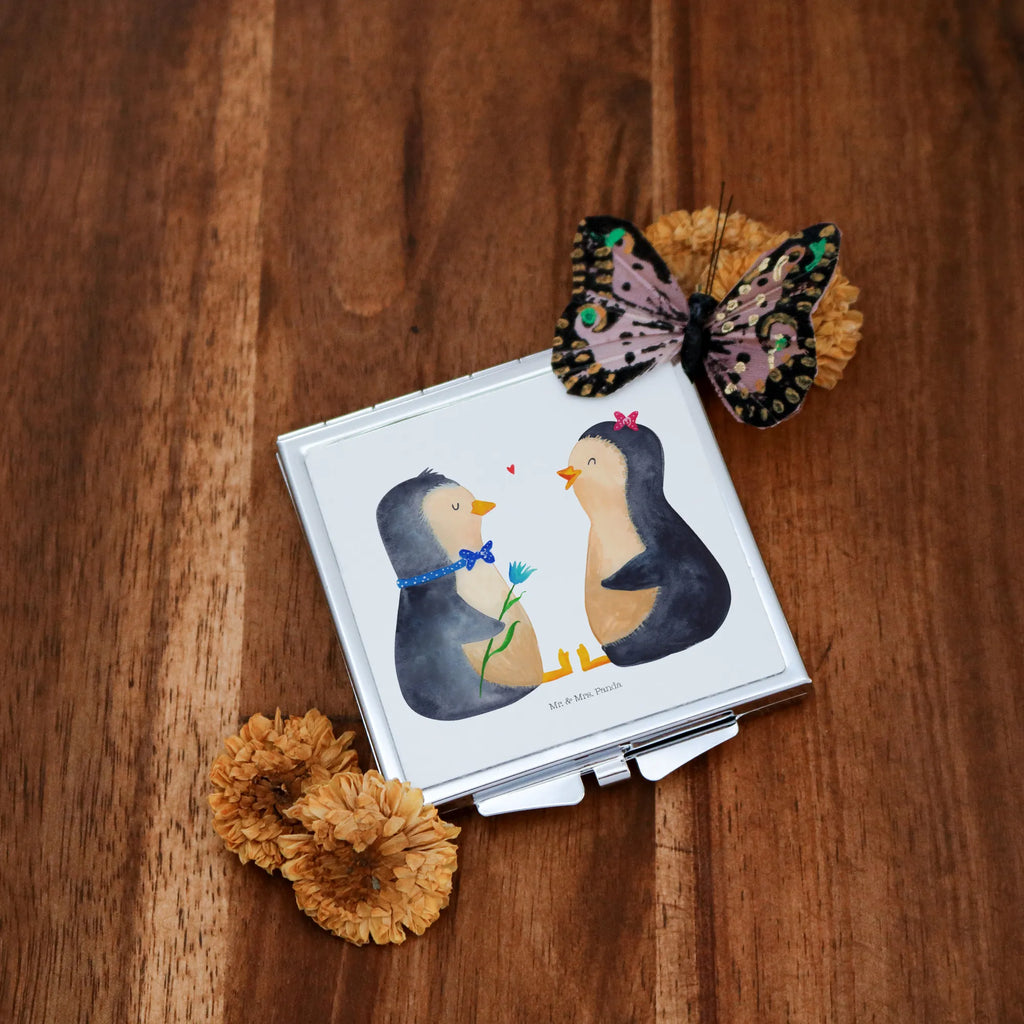 Kwadratowe lusterko do torebki Pingwin para Handspiegel Zum Mitnehmen, Vintage Kompaktspiegel, Klappspiegel, Klappbarer Handspiegel, Spiegel Für Handtasche, Spiegel Für Unterwegs, Tragbarer Spiegel, Design Taschenspiegel, Klappbarer Taschenspiegel, Spiegel Für Make-Up Tasche, Silber, Taschen-Kosmetikspiegel, Kosmetikspiegel Klein, Schminkspiegel Kompakt, Taschenspiegel, Quadratischer Handspiegel, Handspiegel Geschenkidee, Handtaschenspiegel, Reise Spiegel, Kompaktspiegel, Schminkspiegel To Go, Handspiegel Mit Hülle, Runder Taschenspiegel, Deko Handspiegel, Spiegel Für Schminktasche, Mini Spiegel, Handspiegel Für Damen, Pinguin, Liebespaar, Liebesbeweis, Hochzeitstag, Hochzeit, Pinguine, Liebesgeschenk, Traumpaar, Große Liebe, Hochzeitsgeschenk, Liebe, Jahrestag, Verlobung