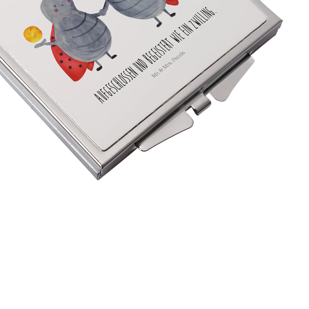 Kwadratowe lusterko do torebki znak zodiaku Bliźniak Deko Handspiegel, Klappbarer Taschenspiegel, Vintage Kompaktspiegel, Handspiegel Zum Mitnehmen, Schminkspiegel Kompakt, Handspiegel Mit Hülle, Handspiegel Für Damen, Spiegel Für Make-Up Tasche, Mini Spiegel, Kompaktspiegel, Klappbarer Handspiegel, Schminkspiegel To Go, Spiegel Für Handtasche, Kosmetikspiegel Klein, Spiegel Für Schminktasche, Taschenspiegel, Quadratischer Handspiegel, Handtaschenspiegel, Handspiegel Geschenkidee, Spiegel Für Unterwegs, Reise Spiegel, Design Taschenspiegel, Tragbarer Spiegel, Klappspiegel, Silber, Runder Taschenspiegel, Taschen-Kosmetikspiegel, Sternzeichen, Tierkreiszeichen, Horoskop, Astrologie, Aszendent, Zwilling Geschenk, Zwillingsbruder, Zwillingsschwester, Geschenk Mai, Marienkäfer, Zwillinge, Zwilling Sternzeichen, Geschenk Juni, Geburtstag Mai, Glückskäfer