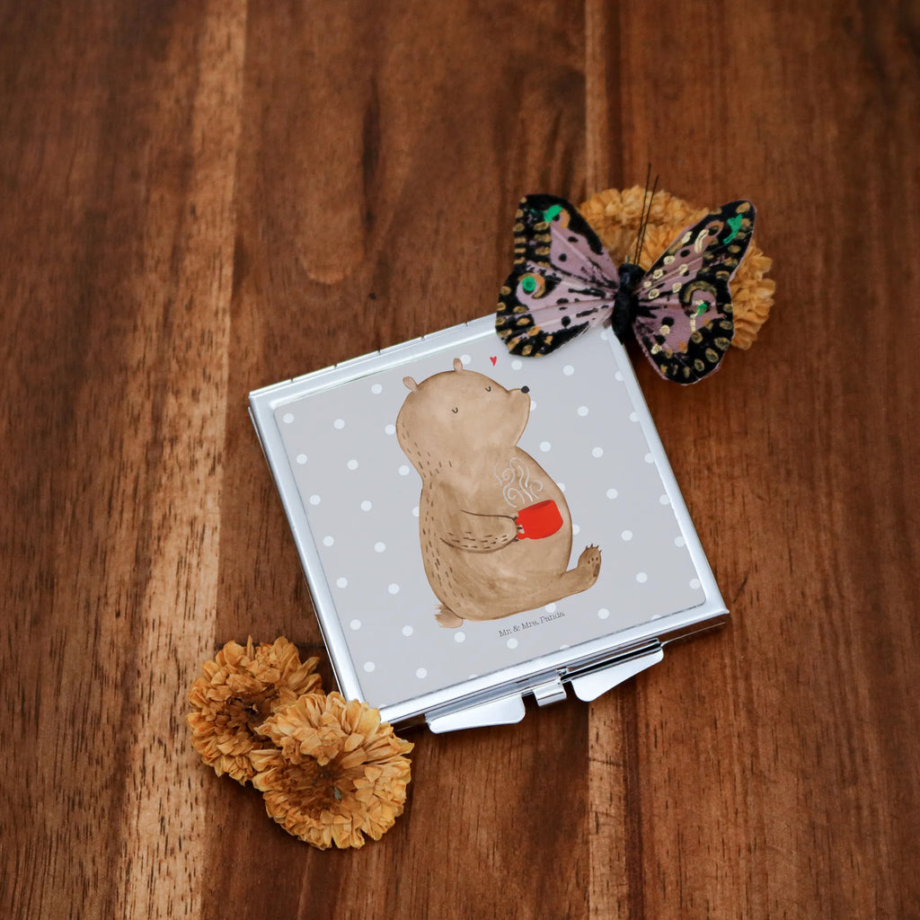 Handbag mirror bear Coffee Klappspiegel, Taschen-Kosmetikspiegel, Handspiegel Zum Mitnehmen, Klappbarer Handspiegel, Schminkspiegel To Go, Design Taschenspiegel, Kosmetikspiegel Klein, Tragbarer Spiegel, Taschenspiegel, Silber, Vintage Kompaktspiegel, Kompaktspiegel, Reise Spiegel, Klappbarer Taschenspiegel, Handspiegel Geschenkidee, Handspiegel Mit Hülle, Quadratischer Handspiegel, Schminkspiegel Kompakt, Mini Spiegel, Runder Taschenspiegel, Spiegel Für Unterwegs, Spiegel Für Handtasche, Handtaschenspiegel, Spiegel Für Schminktasche, Spiegel Für Make-Up Tasche, Handspiegel Für Damen, Deko Handspiegel, Teddy, Bär, Teddybär, Motivation, Guten Morgen, Coffee, Morgenroutine, Kaffee, Welt Retten, Welt Erobern, Bären