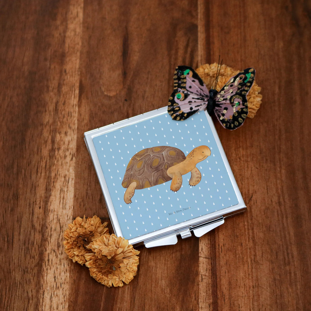 Handbag mirror tortoise March Handspiegel Für Damen, Spiegel Für Unterwegs, Klappbarer Taschenspiegel, Handspiegel Mit Hülle, Spiegel Für Handtasche, Tragbarer Spiegel, Design Taschenspiegel, Klappspiegel, Reise Spiegel, Taschen-Kosmetikspiegel, Quadratischer Handspiegel, Taschenspiegel, Vintage Kompaktspiegel, Kosmetikspiegel Klein, Spiegel Für Schminktasche, Klappbarer Handspiegel, Schminkspiegel To Go, Handtaschenspiegel, Schminkspiegel Kompakt, Handspiegel Geschenkidee, Deko Handspiegel, Spiegel Für Make-Up Tasche, Kompaktspiegel, Runder Taschenspiegel, Handspiegel Zum Mitnehmen, Mini Spiegel, Meerestiere, Meer, Urlaub, get lost, Lieblingsmensch, Inspiration, Abenteuer, Neustart, Schildkröte, Reiselust, Motivation, Schildkröten