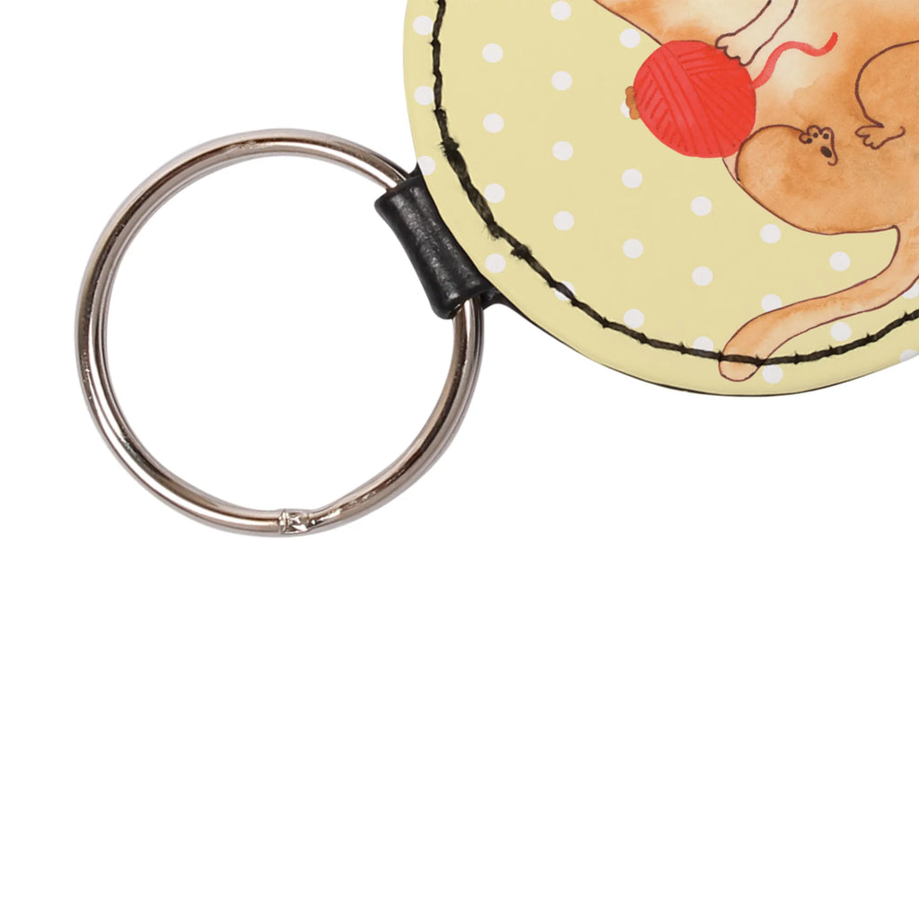 Round key ring Cat Wool Taschenanhänger, Schlüsselaccessoire, Schlüsselanhänger, mini schlüsselanhänger, schlüsselbund anhänger, Katze, Katzenmotiv, Katzenfan, Katzendeko, Katzenfreund, Katzenliebhaber, Katzenprodukte, Katzenartikel, Katzenaccessoires, Katzensouvenirs, Katzenliebhaberprodukte, Katzenmotive, Kater, Katzenbesitzerin, Katzen, Cat, Haustier, Wollknäuel, Wolle, Cats, Spielen, Mietze, Spiel, Verspielt, Katzenhalter