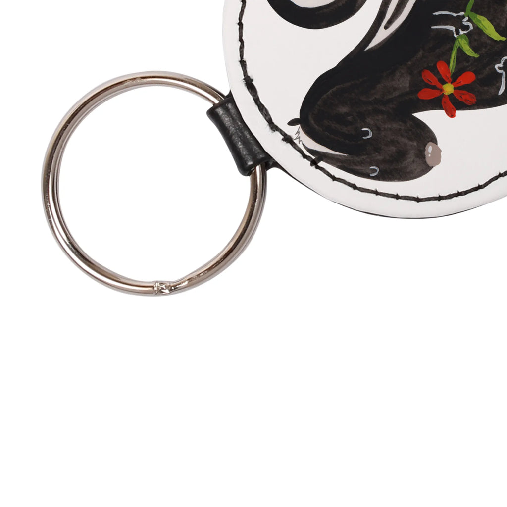 Round key ring skunk flower Schlüsselanhänger Auto, Schlüsselanhänger Mit Namen, Schlüsselanhänger Niedlich, Schlüsselanhänger Geschenk, Schlüsselanhänger Für Herren, Schlüsselanhänger Schlüssel, Schlüsselanhänger Für Kinder, Schlüsselanhänger Mit Motiv, Schlüsselanhänger Filz, Schlüsselanhänger Kunststoff, Schlüsselanhänger Holz, Schlüsselanhänger Liebe, Schlüsselanhänger Geburtstag, Schlüsselanhänger Freundschaft, Schlüsselanhänger Tiermotiv, Schlüsselanhänger Herz, Schlüsselring, Schlüsselanhänger Mit Spruch, Schlüsselanhänger Leder, Schlüsselanhänger Für Paare, Schlüsselanhänger Stoff, Schlüsselanhänger Partner, Schlüsselaccessoire, Schlüsselanhänger Handgemacht, Schlüsselanhänger Klassisch, Schlüsselanhänger Mit Gravur, Schlüsselanhänger Elegant, Schlüsselanhänger Metall, Schlüsselanhänger Modern, Schlüsselanhänger Mit Foto, Schlüsselanhänger, Schlüsselanhänger Personalisierbar, Schlüsselanhänger Nachhaltig, Schlüsselband, Schlüsselanhänger Haus, Schlüsselhalter, Schlüsselanhänger Für Damen, Schlüsselanhänger Bunt, Schlüsselanhänger Lustig, Stinktier, Skunk, Dreams, verträumt, Träume, Tagträumer, Stinker, Stinki, Raubtier, Wildtier