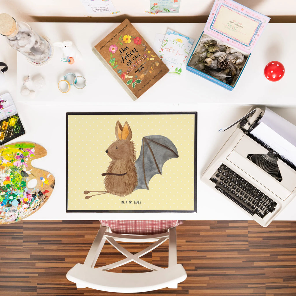 Schreibtischunterlage Fledermaus Sitzen Schreibunterlage, Büroartikel, Bürobedarf, Schreibwaren, Schreibtisch Unterlagen, Schreibtischunterlage Groß, Schreibtischauflage, Tiermotive, Gute Laune, lustige Sprüche, Tiere, entspannen, Motivation, Fledermaus, Fledermäuse