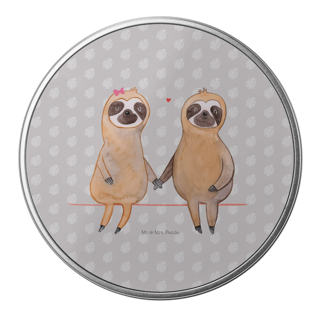 Blechdose rund Faultier Pärchen Geschenkbox Rund Metall, Aufbewahrungsdose Rund Metall, Runde Dose Für Geschenk, Runde Dose Zum Selbstgestalten, Runde Blechdose Küche, Runde Dose Nostalgisch, Runde Dose Zum Befüllen, Metalldose Rund, Runde Dose Mit Deckel, Vorratsdose Rund Blech, Vorratsdose Aus Metall Rund, Dose Für Süßigkeiten Rund, Kleine Runde Blechdose, Dose Für Kekse Rund, Dose Rund Für Büro, Blechdose Mit Deckel Rund, Runde Blechdose Mit Motiv, Teedose Rund Metall, Große Runde Blechdose, Metalldose Mit Deckel, Runde Dose Bedruckt, Runde Dose Mit Liebevollem Design, Runde Dose Mit Klappdeckel, Dekodose Rund Metall, Blechdose Rund, Runde Dose Für Schmuck, Runde Blechdose, Runde Blechdose Mit Spruch, Dose Für Kleinkram Rund, Vintage Blechdose Rund, Runde Dose Für Haushalt, Runde Dose Aufbewahrung, Runde Dose Aus Blech, Runde Dose Für Bastelsachen, Faultier, Faultier Geschenk, Faultier Deko, gemeinsam, Faultierliebe, Faultiere, Pärchen, faul, Faultierpärchen, relaxen, Liebe, verliebt, Liebespaar, Langsamkeit, verlobt, Lieblingstier, Beziehung