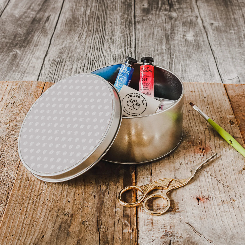 okrągła puszka z blachy leniwiec Zadowolony Vorratsdose Aus Metall Rund, Runde Dose Für Haushalt, Teedose Rund Metall, Vintage Blechdose Rund, Metalldose Rund, Runde Blechdose Küche, Dose Rund Für Büro, Blechdose Mit Deckel Rund, Blechdose Rund, Kleine Runde Blechdose, Runde Dose Nostalgisch, Dose Für Süßigkeiten Rund, Runde Dose Mit Liebevollem Design, Runde Dose Zum Selbstgestalten, Runde Blechdose Mit Motiv, Runde Dose Für Bastelsachen, Runde Dose Bedruckt, Runde Dose Mit Klappdeckel, Aufbewahrungsdose Rund Metall, Metalldose Mit Deckel, Dose Für Kleinkram Rund, Geschenkbox Rund Metall, Runde Dose Aus Blech, Runde Dose Für Geschenk, Dekodose Rund Metall, Dose Für Kekse Rund, Runde Blechdose, Runde Dose Zum Befüllen, Große Runde Blechdose, Runde Dose Für Schmuck, Runde Blechdose Mit Spruch, Runde Dose Aufbewahrung, Runde Dose Mit Deckel, Vorratsdose Rund Blech, Faultier, Faultier Geschenk, Faultier Deko, Ruhe, Glück, Frieden, Gelassenheit, Lieblingstier, Zufriedenheit, glücklich, relaxen, happy, Pause, zufrieden, faul, Faultiere