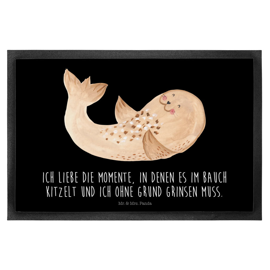 Fußmatte Robbe Liegen Haustürmatte, Schmutzfänger, Schuhabstreifer, Fußmatten, schmutzfangmatten, matte haustür, Fußabstreifer, Fußabtreter, außenmatte, Eingangsteppich, fußmatte, Abtreter, Schmutzfangteppich, Türvorleger, türmatten, flurmatte, Türmatte, sauberlaufmatten, Sauberlaufmatte, abstreifer, Eingangsmatte, Abtretmatte, Schmutzmatte, Fussmatte, Schmutzfangmatte, hausmatte, Gute Laune, Lustige Sprüche, Tiere, Tiermotive, Robben, Meerestier, Seehund, Lachen, Strand, Ostsee, Freude, Nordsee, Robbe