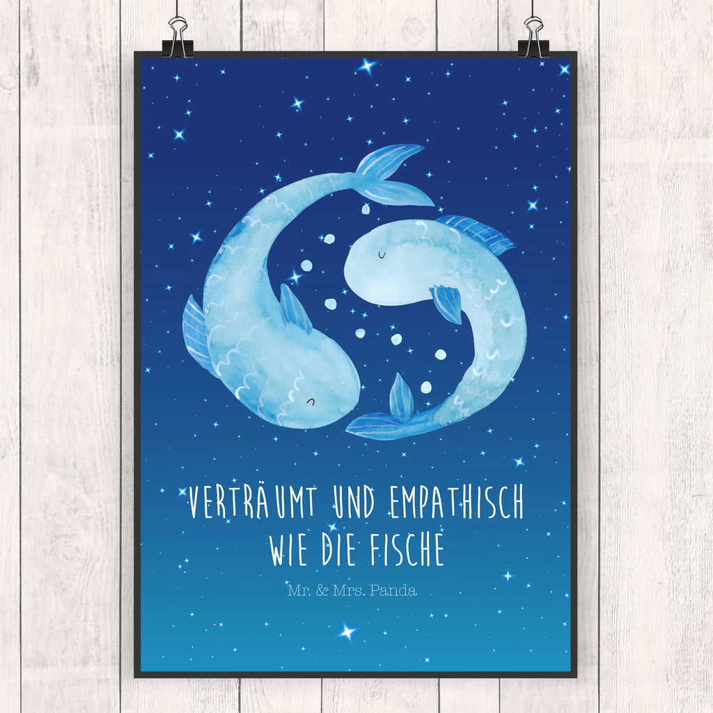 Plakat znak zodiaku Ryby Wanddeko Bild, Designposter, grafikposter, Wandbild, kunst für die wand, wanddruck, Deko Bild, Mr. & Mrs. Panda Poster, Posterdruck, Bild, wanddeko, Kunstdruck, kunstdruck poster, Wanddekoration, wandkunst, drucke, Poster, Wandposter, Plakat, Wandschmuck, Bild für Wand, kunstposter, Aszendent, Astrologie, Horoskop, Tierkreiszeichen, Sternzeichen, Geschenk März, Geburtstag März, Geschenk Februar, Fisch, Fische Geschenk, Geburtstag Februar, Fische Sternbild, Fische Sternzeichen