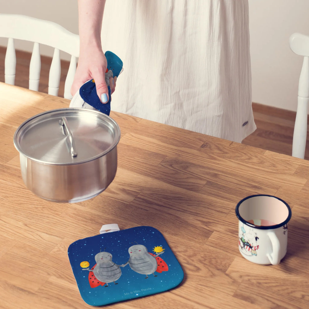 2-elementowy zestaw podkładek pod garnki znak zodiaku Bliźniak Topflappen 2er Set, Topfhandschuhe, Topflappen, Topfuntersetzer, Topflappenset, Topflappen Set, 2er Set Topflappen, topfhalter, Horoskop, Astrologie, Aszendent, Sternzeichen, Tierkreiszeichen, Geschenk Mai, Marienkäfer, Glückskäfer, Geschenk Juni, Geburtstag Mai, Zwillingsschwester, Zwilling Sternzeichen, Zwillinge, Zwillingsbruder, Zwilling Geschenk