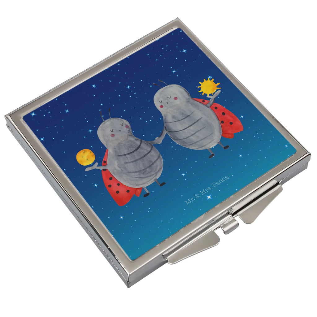 Kwadratowe lusterko do torebki znak zodiaku Bliźniak Deko Handspiegel, Klappbarer Taschenspiegel, Vintage Kompaktspiegel, Handspiegel Zum Mitnehmen, Schminkspiegel Kompakt, Handspiegel Mit Hülle, Handspiegel Für Damen, Spiegel Für Make-Up Tasche, Mini Spiegel, Kompaktspiegel, Klappbarer Handspiegel, Schminkspiegel To Go, Spiegel Für Handtasche, Kosmetikspiegel Klein, Spiegel Für Schminktasche, Taschenspiegel, Quadratischer Handspiegel, Handtaschenspiegel, Handspiegel Geschenkidee, Spiegel Für Unterwegs, Reise Spiegel, Design Taschenspiegel, Tragbarer Spiegel, Klappspiegel, Silber, Runder Taschenspiegel, Taschen-Kosmetikspiegel, Sternzeichen, Tierkreiszeichen, Horoskop, Astrologie, Aszendent, Zwilling Geschenk, Zwillingsbruder, Zwillingsschwester, Geschenk Mai, Marienkäfer, Zwillinge, Zwilling Sternzeichen, Geschenk Juni, Geburtstag Mai, Glückskäfer