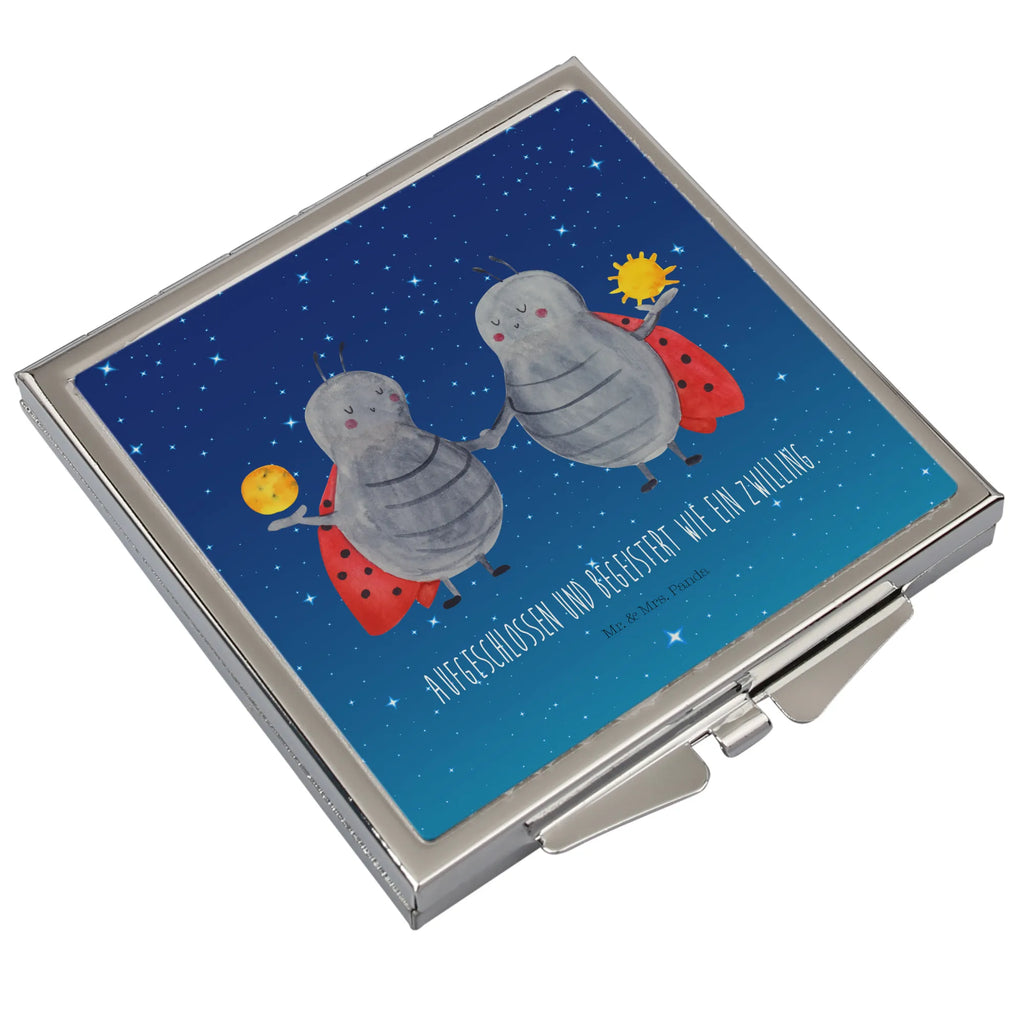 Kwadratowe lusterko do torebki znak zodiaku Bliźniak Deko Handspiegel, Klappbarer Taschenspiegel, Vintage Kompaktspiegel, Handspiegel Zum Mitnehmen, Schminkspiegel Kompakt, Handspiegel Mit Hülle, Handspiegel Für Damen, Spiegel Für Make-Up Tasche, Mini Spiegel, Kompaktspiegel, Klappbarer Handspiegel, Schminkspiegel To Go, Spiegel Für Handtasche, Kosmetikspiegel Klein, Spiegel Für Schminktasche, Taschenspiegel, Quadratischer Handspiegel, Handtaschenspiegel, Handspiegel Geschenkidee, Spiegel Für Unterwegs, Reise Spiegel, Design Taschenspiegel, Tragbarer Spiegel, Klappspiegel, Silber, Runder Taschenspiegel, Taschen-Kosmetikspiegel, Sternzeichen, Tierkreiszeichen, Horoskop, Astrologie, Aszendent, Zwilling Geschenk, Zwillingsbruder, Zwillingsschwester, Geschenk Mai, Marienkäfer, Zwillinge, Zwilling Sternzeichen, Geschenk Juni, Geburtstag Mai, Glückskäfer