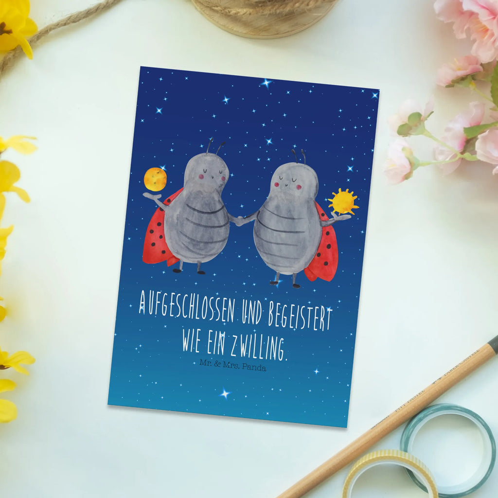 Postkarte Sternzeichen Zwilling Karte, Postkarte, Einladung, Geburtstagskarte, Dankeskarte, Ansichtskarten, Ansichtskarte, Einladung Geburtstag, Grußkarte, Geschenkkarte, Einladungskarte, Einladungskarten Geburtstag, Tierkreiszeichen, Sternzeichen, Horoskop, Astrologie, Aszendent, Glückskäfer, Zwillingsschwester, Marienkäfer, Geburtstag Mai, Geschenk Mai, Zwilling Sternzeichen, Zwilling Geschenk, Geschenk Juni, Zwillingsbruder, Zwillinge