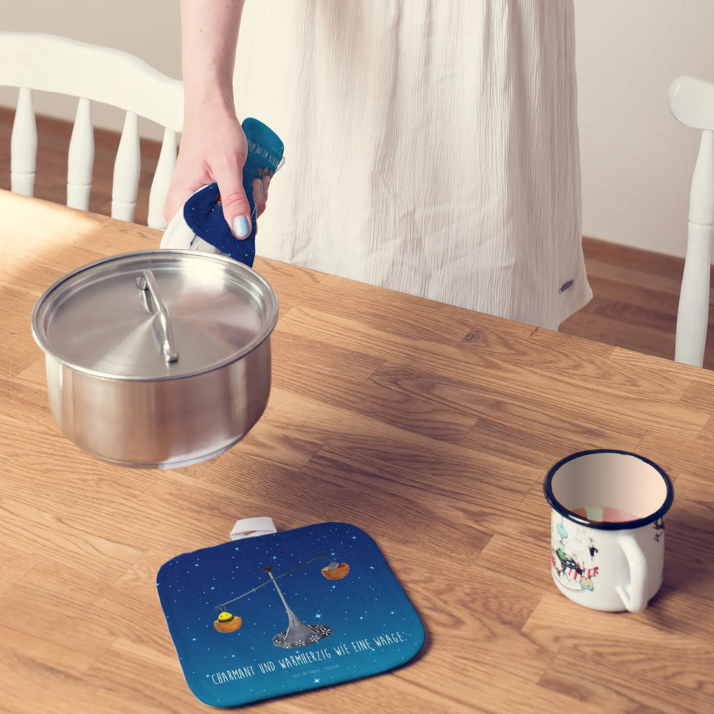 2er Set Topflappen  Sternzeichen Waage Topflappen, Topflappen Set, Topfuntersetzer, 2er Set Topflappen, Topfhandschuhe, Topflappenset, topfhalter, Topflappen 2er Set, Horoskop, Astrologie, Aszendent, Sternzeichen, Tierkreiszeichen, Geschenk Oktober, Waage, Hummel, Gleichgewicht, Waage Geschenk, Geburtstag Oktober, Biene, Geschenk September, Marienkäfer, Geburtstag September, Waage Sternzeichen