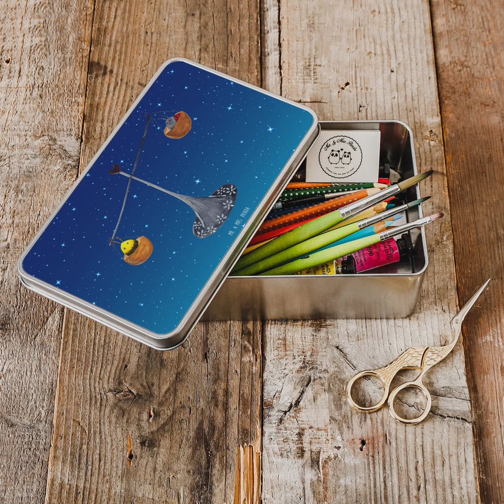 Metalldose rechteckig Sternzeichen Waage runddose, Blechbehälter, Schmuckdose Metall, Teedose Metall, Vorratsdosen, Geschenkverpackung Aus Metall, pralinendose, Aufbewahrungsdose, blechdosen, Süßigkeitendose Metall, Vorratsbox Metall, Verpackungsdose Metall, vorratsboxen, Keksdose Metall, Sammeldose Metall, Kaffeedose Metall, Blechbox Mit Aufdruck, Dose Aus Metall, dosen, Bedruckte Metalldose, Aufbewahrungsbox, Aufbewahrungsdose Aus Blech, Aufbewahrungsdose Metall, Aluminiumdose, Vorratsbehälter, Aufbewahrungsbox Metall, Blechdose, aufbewahrungsboxen, Runddose Metall, süssigkeitendose, gebäckdose, Geschenkdose, Teedose, metallboxen, bonbondose, Metalldose Mit Spruch, aufbewahrungsbehälter, Metalldose Mit Motiv, Metallbox, Vorratsbehälter Aus Metall, Kaffeedosen, Geschenkartikel, schmuckdose, Dose Mit Deckel Metall, metallbehälter, teedosen, gewürzdosen, Metallbehälter Mit Deckel, Kaffeedose, keksdosen, küchenbehälter, Dose, Runde Dose, Keksdose, gewürzdose, plätzchendose, kräuterdose, Geschenkbox Metall, Metalldose, Sternzeichen, Tierkreiszeichen, Horoskop, Astrologie, Aszendent, Geschenk Oktober, Geburtstag September, Biene, Waage Geschenk, Geburtstag Oktober, Marienkäfer, Waage, Waage Sternzeichen, Hummel, Gleichgewicht, Geschenk September