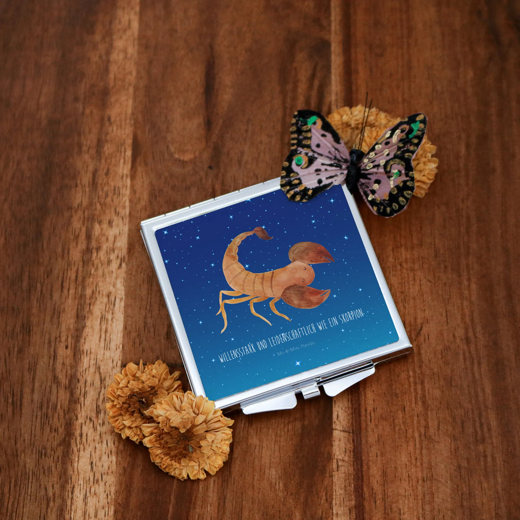 Kwadratowe lusterko do torebki znak zodiaku Skorpion Spiegel Für Unterwegs, Runder Taschenspiegel, Handtaschenspiegel, Kompaktspiegel, Handspiegel Zum Mitnehmen, Mini Spiegel, Vintage Kompaktspiegel, Spiegel Für Handtasche, Silber, Schminkspiegel Kompakt, Spiegel Für Schminktasche, Kosmetikspiegel Klein, Taschen-Kosmetikspiegel, Spiegel Für Make-Up Tasche, Reise Spiegel, Schminkspiegel To Go, Handspiegel Für Damen, Handspiegel Geschenkidee, Handspiegel Mit Hülle, Klappspiegel, Quadratischer Handspiegel, Design Taschenspiegel, Tragbarer Spiegel, Taschenspiegel, Klappbarer Handspiegel, Klappbarer Taschenspiegel, Deko Handspiegel, Sternzeichen, Tierkreiszeichen, Horoskop, Astrologie, Aszendent, Skorpione, Skorpion Sternzeichen, Geschenk Oktober, Geschenk November, Geburtstag Oktober, Skorpion Geschenk, Geburtstag November