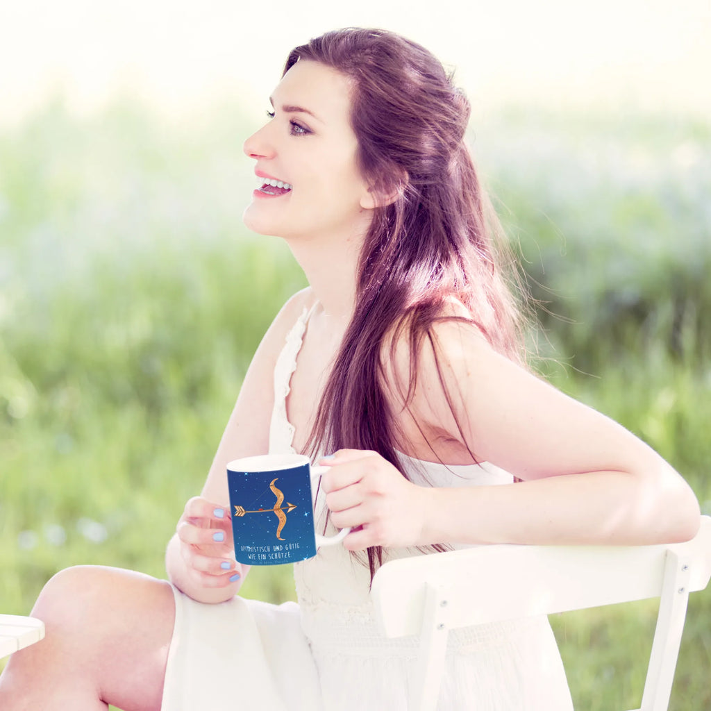 Tasse Sternzeichen Schütze Geschenktasse, Kaffeepott, Motivtasse, hochwertige tasse, Pott, Tasse mit Motiv, Kaffeebecher, Kaffeetasse, Trinktasse, Henkeltasse, Bedruckte Tasse, Coffee Mug, Teetasse, Keramikbecher, Dekotasse, tasse für büro, kaffeetasse keramik, Frühstücksbecher, Kakaotasse, Tasse mit Spruch, Teebecher, schöne tasse, Bürotasse, haferl, kaffeebecher keramik, Tasse, Keramiktasse, Designtasse, Henkelbecher, Frühstückstasse, heißgetränkebecher, Sprüchetasse, Trinkbecher, Becher, Mug, design tasse, milchkaffeetasse, Teepott, kaffeetasse bedruckt, statement tasse, Bürobecher, tasse für kaffee, kaffeebecher bedruckt, Sternzeichen, Tierkreiszeichen, Aszendent, Astrologie, Horoskop, Schütze Geschenk, Geschenk Schützenfest, Geburtstag November, Geschenk November, Schütze, Schütze Sternzeichen, Geschenk Dezember, Geburtstag Dezember