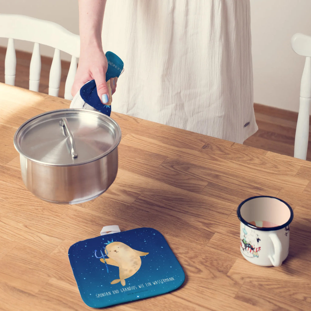 2er Set Topflappen  Sternzeichen Wassermann topfhalter, Topflappen, Topfuntersetzer, Topfhandschuhe, Topflappen Set, Topflappen 2er Set, Topflappenset, 2er Set Topflappen, Horoskop, Astrologie, Aszendent, Sternzeichen, Tierkreiszeichen, Meer Geschenk, Geschenk Januar, Geburtstag Februar, Wassermann Geschenk, Nix, Geschenk Februar, Meermann, Wassermann Sternzeichen, Geburtstag Januar