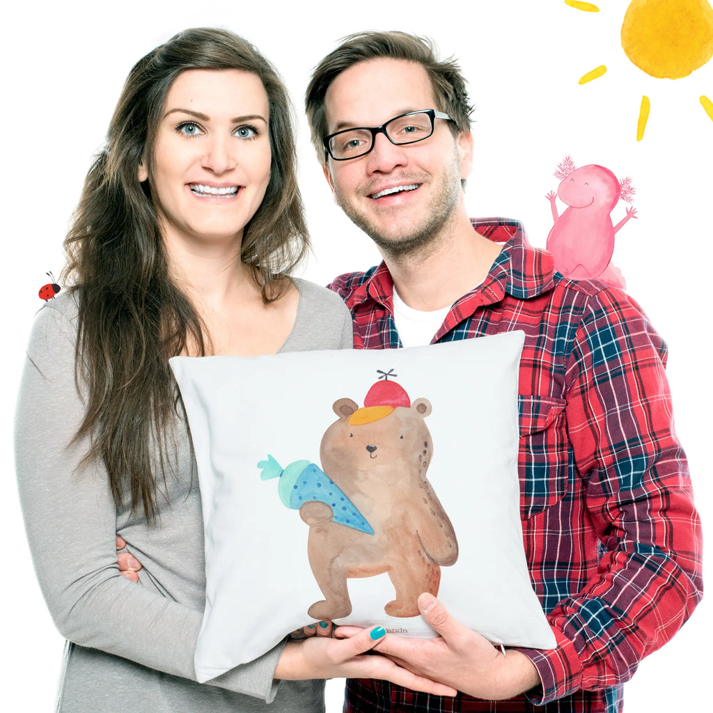40x40 poduszka Niedźwiedź Torebka szkolna Motivkissen, wurfkissen, Polsterkissen, microfaser zierkissen, zierkissen 40x40, wohnzimmer kissen, Kissen, kissen für sofa, Dekokissen Sofa, Sofakissen, Dekokissen 40x40, 40 X 40 Kissen, zier kissen, microfaser sofakissen, deko kissen, sofa kissen, kuschelkissen 40x40, Sofakissen 40x40, Mikrofaser Kissen, microfaser kopfkissen, Kopfkissen, 40x40 kissen, Dekokissen, Zierkissen, kissen mikrofaser, Kissen 40x40, couch kissen, Couchkissen, kuschel kissen, microfaser dekokissen, kissen 40 x 40, kissen für couch, couchkissen 40x40, Kopfkissen 40x40, Kuschelkissen, Teddy, Teddybär, Bär, Schulanfang, Grundschule, Schultüte, Schule Geschenk, Erster Schultag Geschenk, Bär Motiv, Einschulung Geschenk, Schulbeginn