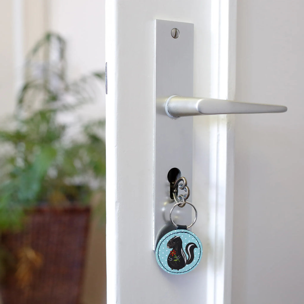 Round key ring skunk flower Schlüsselanhänger Auto, Schlüsselanhänger Mit Namen, Schlüsselanhänger Niedlich, Schlüsselanhänger Geschenk, Schlüsselanhänger Für Herren, Schlüsselanhänger Schlüssel, Schlüsselanhänger Für Kinder, Schlüsselanhänger Mit Motiv, Schlüsselanhänger Filz, Schlüsselanhänger Kunststoff, Schlüsselanhänger Holz, Schlüsselanhänger Liebe, Schlüsselanhänger Geburtstag, Schlüsselanhänger Freundschaft, Schlüsselanhänger Tiermotiv, Schlüsselanhänger Herz, Schlüsselring, Schlüsselanhänger Mit Spruch, Schlüsselanhänger Leder, Schlüsselanhänger Für Paare, Schlüsselanhänger Stoff, Schlüsselanhänger Partner, Schlüsselaccessoire, Schlüsselanhänger Handgemacht, Schlüsselanhänger Klassisch, Schlüsselanhänger Mit Gravur, Schlüsselanhänger Elegant, Schlüsselanhänger Metall, Schlüsselanhänger Modern, Schlüsselanhänger Mit Foto, Schlüsselanhänger, Schlüsselanhänger Personalisierbar, Schlüsselanhänger Nachhaltig, Schlüsselband, Schlüsselanhänger Haus, Schlüsselhalter, Schlüsselanhänger Für Damen, Schlüsselanhänger Bunt, Schlüsselanhänger Lustig, Stinktier, Skunk, Dreams, verträumt, Träume, Tagträumer, Stinker, Stinki, Raubtier, Wildtier