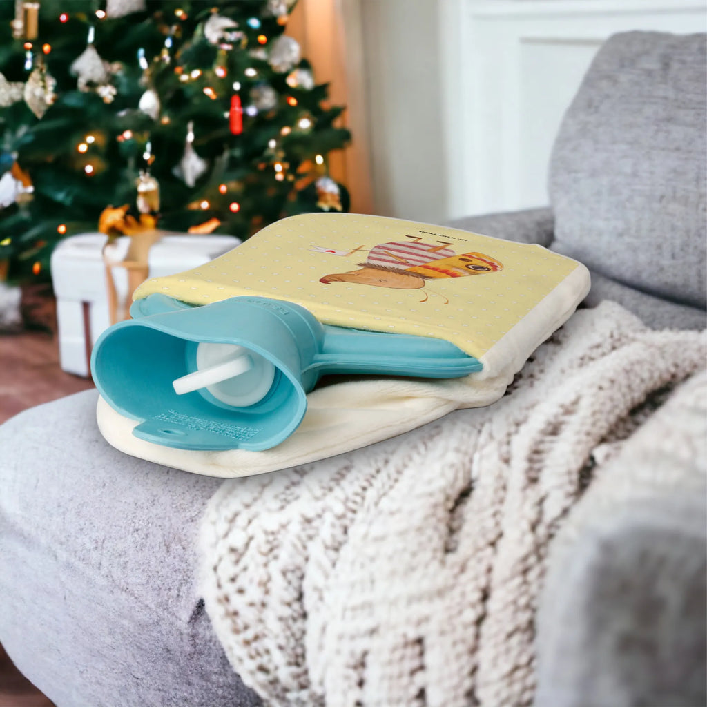 Wärmflasche Nachtfalter Fähnchen Wärmflasche mit Bezug, Wärmflaschenbezug, Wärmekissen, Kinderwärmflasche, Wärmflasche, Körnerkissen, Kleine Wärmflasche, Bettflasche, Tiermotive, Gute Laune, lustige Sprüche, Tiere, süß, Spruch witzig, Nachtfalter, Käfer, niedlich, Spruch lustig, Was kostet die Welt, Küche Deko