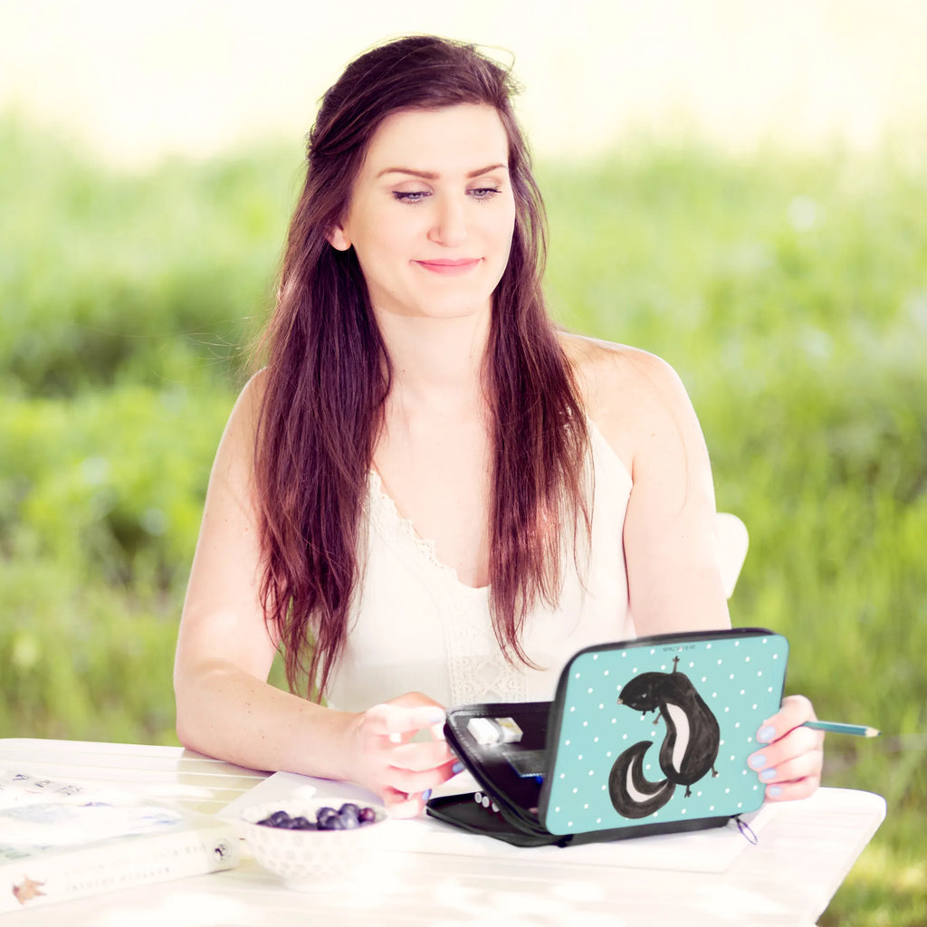 Leather folder skunk handstand Stiftebeutel, Federmäppchen, Stiftetasche, Stiftemappe, Buntstiftmäppchen, Bleistiftetui, Zeichenetui, Schulmäppchen, Federmappe Set, Schreibetui, Buntstiftetui, Schuletui, Federtasche, Schreibmappe, Etui für Stifte, Farbstiftetui, Stifte Etui, Schüleretui, Mäppchen, Schlampermäppchen, Stifteetui, Bleistift Etui, Malmappe, Stinktier, Skunk, Wildtier, Kind, Raubtier, Spielplatz, Verpielt, Stinker, Stinki