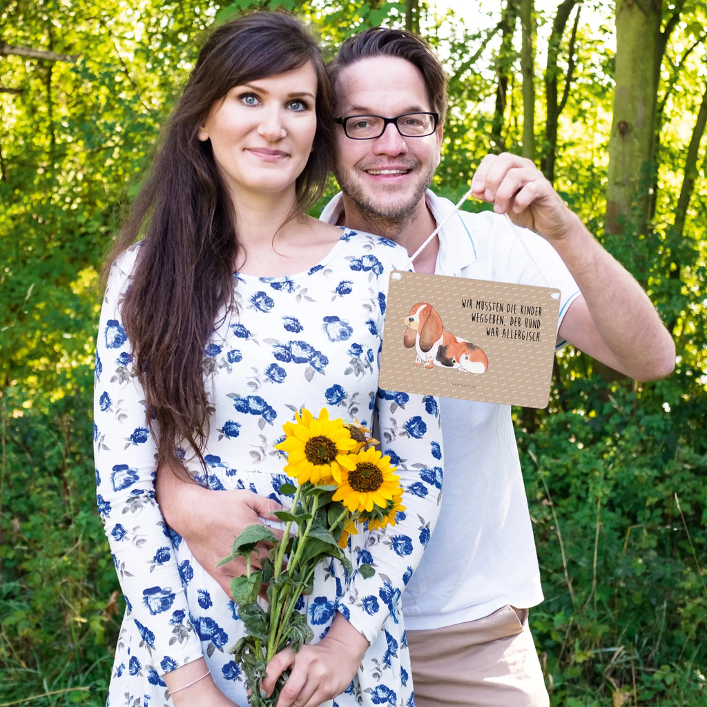 Deko Schild Hund Basset Hound Dekos child Für Garten, Schild Zum Hinstellen, Rustikales Deko schild, Wanddeko Schild, Dekoschild Für Badezimmer, Deko schild Modern, Dekoschild Für Freunde, Spruchschild, Dekoschild Für Flur, Deko schild Mit Blumenmotiv, Dekoschild Aus Holz, Deko schild Für Wohnzimmer, Deko schild Mit Spruch, Deko schild Liebevoll Gestaltet, Vintage Schild, Dekoschild Klein, Türschild Mit Spruch, Shabby Chic Schild, Dekoschild Zum Aufhängen, Deko schild Für Küche, Türschild, Holzschild, Schild Aus Metall, Schild Zum Aufstellen, Wandschild, Deko schild Für Balkon, Deko schild Mit Lebensweisheit, Lustiges Deko schild, Dekoschild Für Familie, Deko schild Mit Motiv, Deko Schild, Metallschild, Dekoschild Handgemacht, Deko schild Mit Herz, Dekoschild Groß, Dekoschild, Deko schild Landhausstil, Dekoschild Geschenk, Schild Aus Holz, Deko Wandtafel, Hund, Hundemotiv, Haustier, Hunderasse, Tierliebhaber, Hundebesitzer, Sprüche, Basset, Basset Hound, Hundeliebe, kinderlos