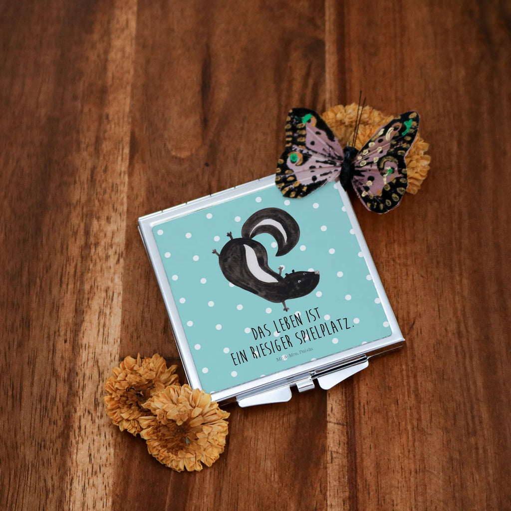 Kwadratowe lusterko do torebki skunks stojka Spiegel Für Unterwegs, Klappbarer Taschenspiegel, Spiegel Für Handtasche, Klappspiegel, Schminkspiegel To Go, Design Taschenspiegel, Kompaktspiegel, Mini Spiegel, Silber, Handspiegel Geschenkidee, Kosmetikspiegel Klein, Spiegel Für Make-Up Tasche, Handtaschenspiegel, Schminkspiegel Kompakt, Quadratischer Handspiegel, Handspiegel Mit Hülle, Spiegel Für Schminktasche, Vintage Kompaktspiegel, Taschen-Kosmetikspiegel, Tragbarer Spiegel, Handspiegel Für Damen, Reise Spiegel, Handspiegel Zum Mitnehmen, Taschenspiegel, Runder Taschenspiegel, Deko Handspiegel, Klappbarer Handspiegel, Stinktier, Skunk, Stinki, Stinker, Raubtier, Spielplatz, Kind, Verpielt, Wildtier