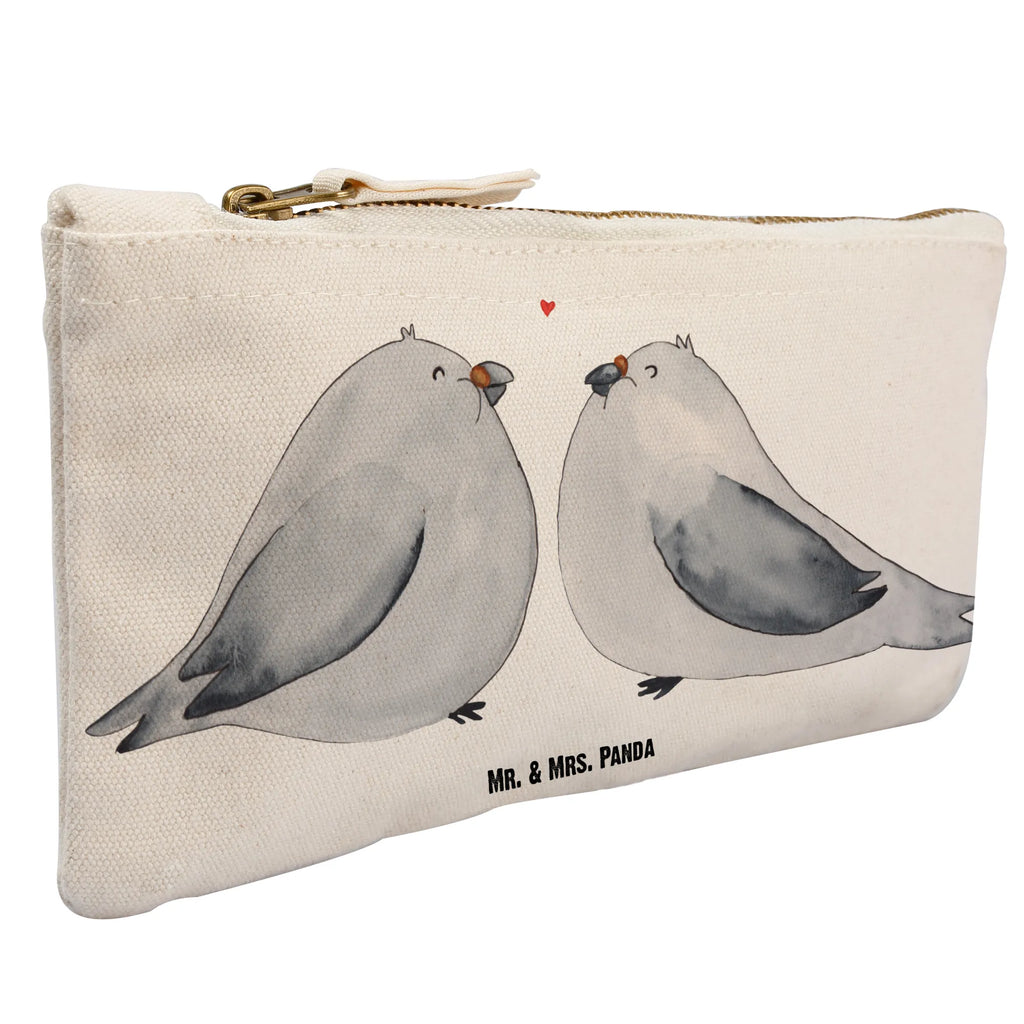 Schminktasche Turteltauben Liebe Federmappe, Schminktasche, Schminkbeutel, Mäppchen, toiletry bag, Stiftemäppchen, beauty tasche, Schminktäschchen, Waschtasche, Kosmetiktasche, Kulturtasche, Kosmetikbeutel, utensilientasche, aufbewahrungstasche, kosmetiktäschchen, Schlampermäppchen, Waschbeutel, aufbewahrungsbeutel, beauty case, pencil case, Etui, Kulturbeutel, pinsel tasche, Freundin, Liebe, Ehefrau, Ehemann, Partner, Verlobung, Freund, Jahrestag, Hocheitstag, Heiratsantrag, Liebesgeschenk, Heiraten, Turteltauben, Turteltäubchen, Verliebt, Verheiratet, Hochzeitstag, Verlobt, Liebesbeweis, Geschenk Hochzeit, Tauben, Geschenk Freund, Geschenk Freundin