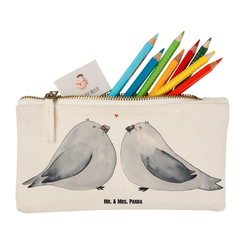 Schminktasche Turteltauben Liebe Federmappe, Schminktasche, Schminkbeutel, Mäppchen, toiletry bag, Stiftemäppchen, beauty tasche, Schminktäschchen, Waschtasche, Kosmetiktasche, Kulturtasche, Kosmetikbeutel, utensilientasche, aufbewahrungstasche, kosmetiktäschchen, Schlampermäppchen, Waschbeutel, aufbewahrungsbeutel, beauty case, pencil case, Etui, Kulturbeutel, pinsel tasche, Freundin, Liebe, Ehefrau, Ehemann, Partner, Verlobung, Freund, Jahrestag, Hocheitstag, Heiratsantrag, Liebesgeschenk, Heiraten, Turteltauben, Turteltäubchen, Verliebt, Verheiratet, Hochzeitstag, Verlobt, Liebesbeweis, Geschenk Hochzeit, Tauben, Geschenk Freund, Geschenk Freundin