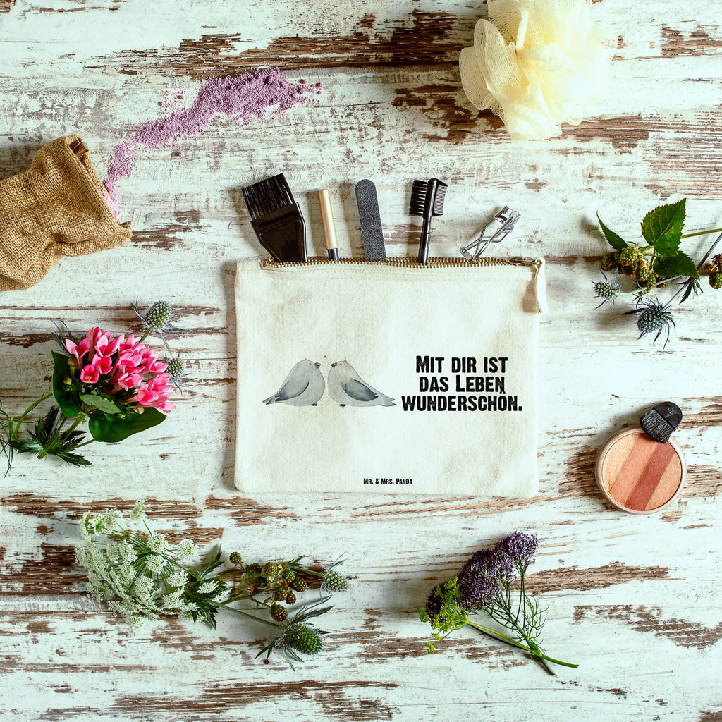 Schminktasche Turteltauben Liebe Federmappe, Schminktasche, Schminkbeutel, Mäppchen, toiletry bag, Stiftemäppchen, beauty tasche, Schminktäschchen, Waschtasche, Kosmetiktasche, Kulturtasche, Kosmetikbeutel, utensilientasche, aufbewahrungstasche, kosmetiktäschchen, Schlampermäppchen, Waschbeutel, aufbewahrungsbeutel, beauty case, pencil case, Etui, Kulturbeutel, pinsel tasche, Freundin, Liebe, Ehefrau, Ehemann, Partner, Verlobung, Freund, Jahrestag, Hocheitstag, Heiratsantrag, Liebesgeschenk, Heiraten, Turteltauben, Turteltäubchen, Verliebt, Verheiratet, Hochzeitstag, Verlobt, Liebesbeweis, Geschenk Hochzeit, Tauben, Geschenk Freund, Geschenk Freundin