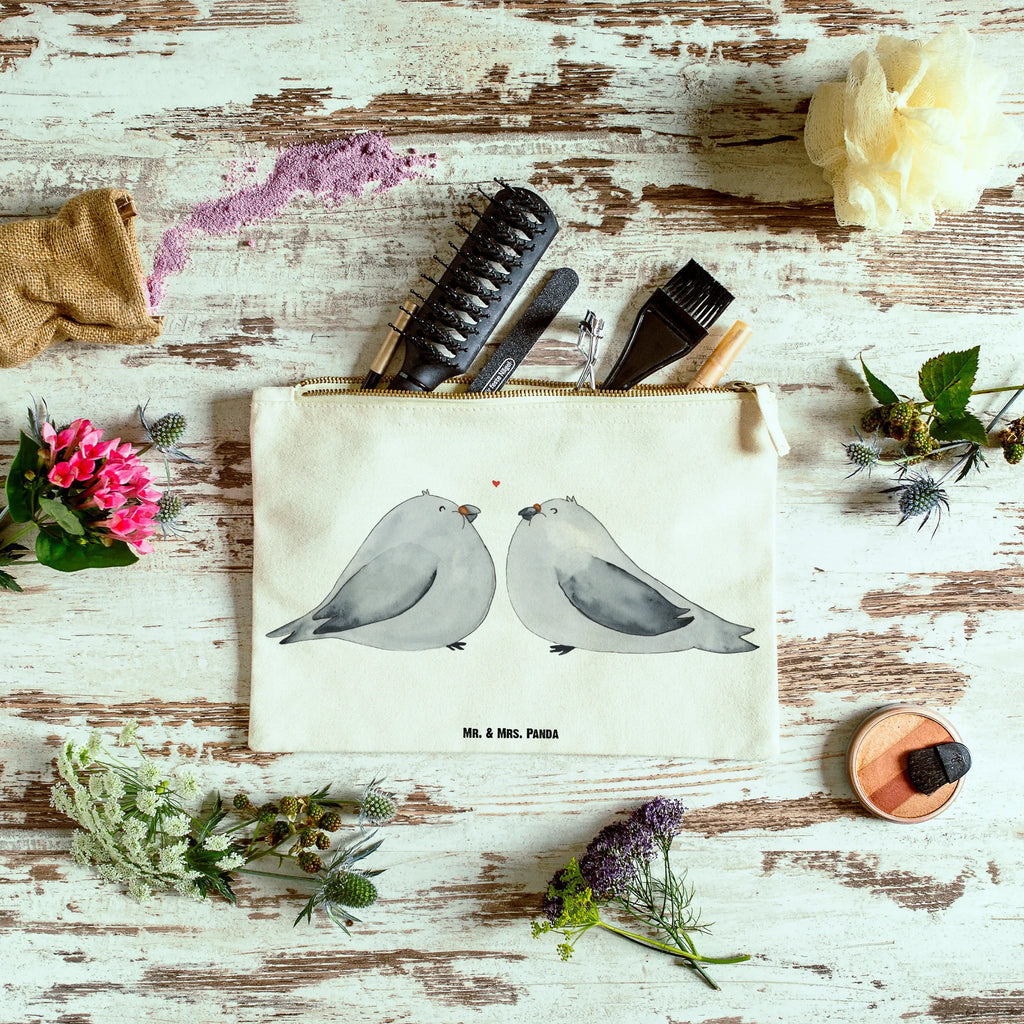 Schminktasche Turteltauben Liebe Federmappe, Schminktasche, Schminkbeutel, Mäppchen, toiletry bag, Stiftemäppchen, beauty tasche, Schminktäschchen, Waschtasche, Kosmetiktasche, Kulturtasche, Kosmetikbeutel, utensilientasche, aufbewahrungstasche, kosmetiktäschchen, Schlampermäppchen, Waschbeutel, aufbewahrungsbeutel, beauty case, pencil case, Etui, Kulturbeutel, pinsel tasche, Freundin, Liebe, Ehefrau, Ehemann, Partner, Verlobung, Freund, Jahrestag, Hocheitstag, Heiratsantrag, Liebesgeschenk, Heiraten, Turteltauben, Turteltäubchen, Verliebt, Verheiratet, Hochzeitstag, Verlobt, Liebesbeweis, Geschenk Hochzeit, Tauben, Geschenk Freund, Geschenk Freundin