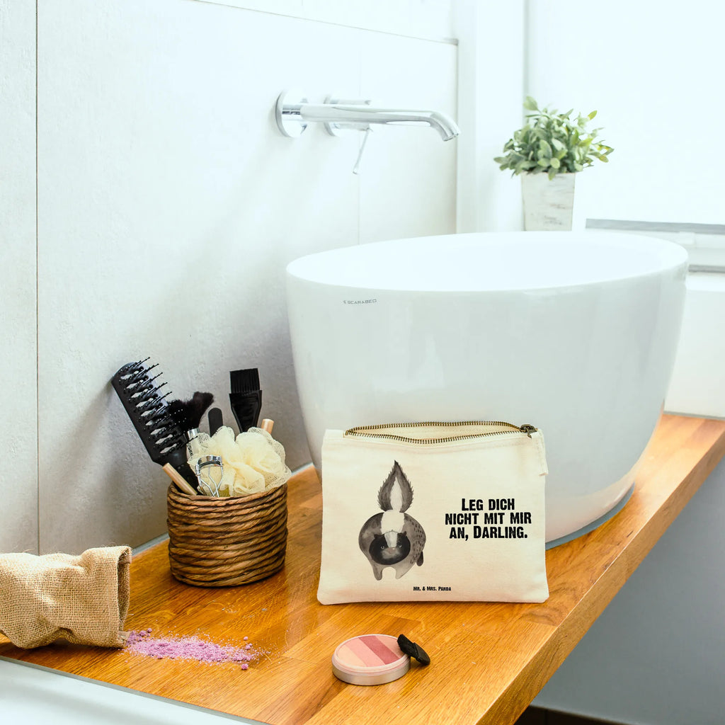 Make-up bag skunk attack Skunk, stinky, skunk, stinker, threatening, angry, wild animal, predator