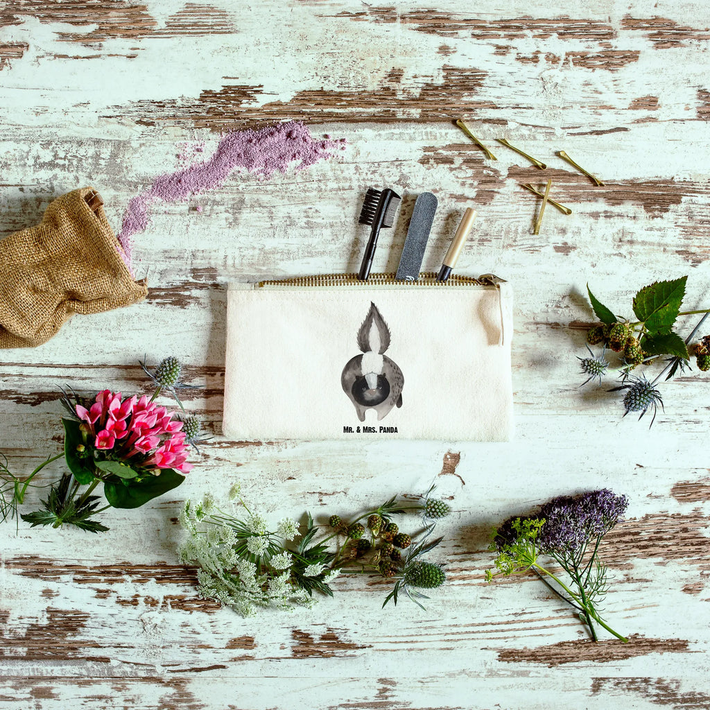 Make-up bag skunk attack Skunk, stinky, skunk, stinker, threatening, angry, wild animal, predator