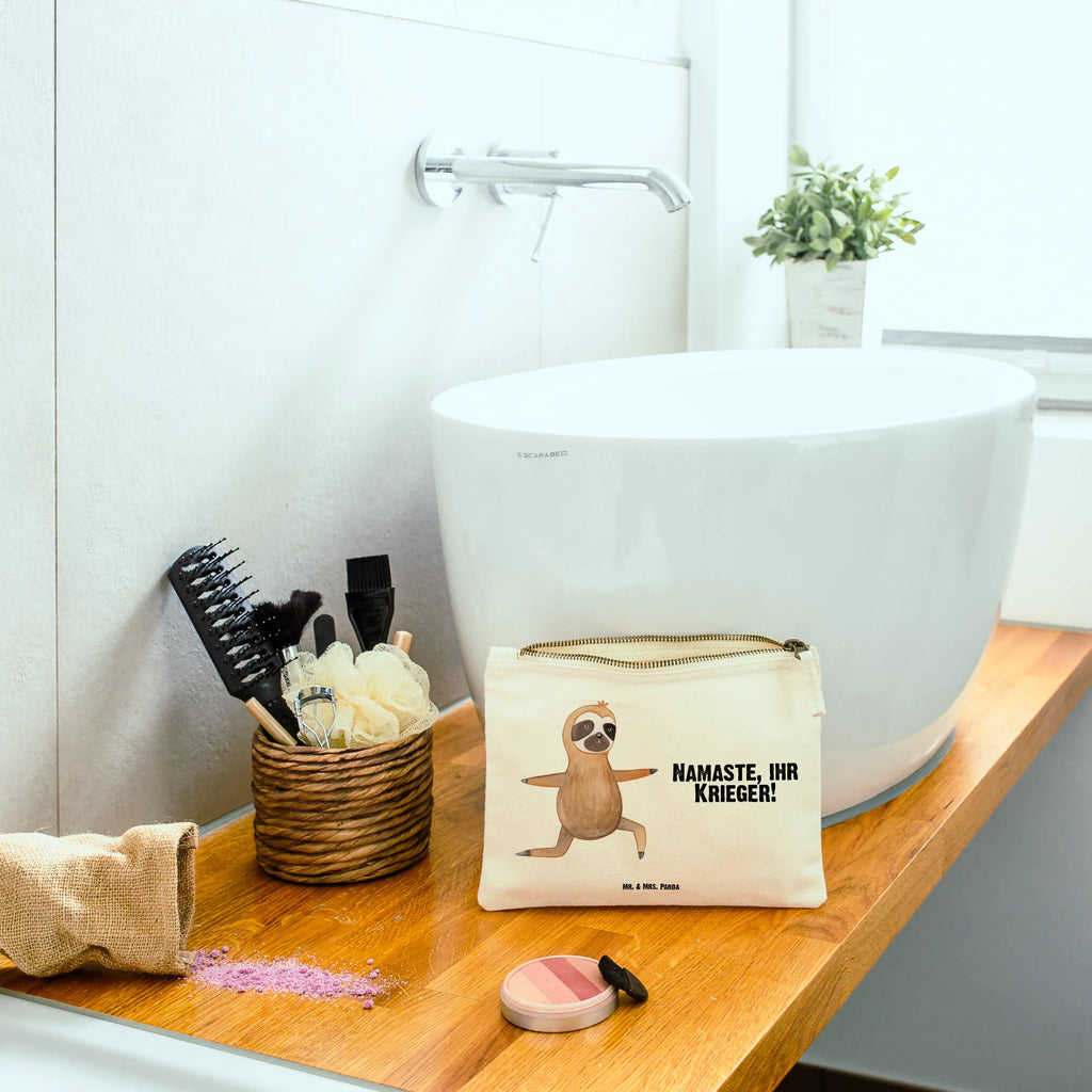 Make-up bag sloth yoga Schminkbeutel, pinsel tasche, Kosmetiktasche, beauty tasche, kosmetiktäschchen, Schlampermäppchen, Kosmetikbeutel, aufbewahrungstasche, beauty case, Mäppchen, Schminktasche, Federmappe, Waschbeutel, Waschtasche, Schminktäschchen, Etui, pencil case, utensilientasche, aufbewahrungsbeutel, toiletry bag, Kulturbeutel, Kulturtasche, Stiftemäppchen, Faultier, Faultier Geschenk, Faultier Deko, Faultiere, Lieblingstier, Meditation, Atmung, Krieger, faul, Gelassenheit, Entspannung, Yoga, Yogaübungen, Namaste