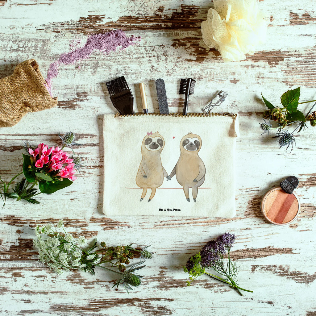 Make-up bag sloth pair toiletry bag, beauty case, Schlampermäppchen, Kosmetiktasche, Kulturtasche, beauty tasche, Kulturbeutel, Schminkbeutel, aufbewahrungstasche, kosmetiktäschchen, utensilientasche, Federmappe, Mäppchen, Kosmetikbeutel, pinsel tasche, Schminktasche, Stiftemäppchen, Waschbeutel, aufbewahrungsbeutel, Etui, pencil case, Schminktäschchen, Waschtasche, Faultier, Faultier Geschenk, Faultier Deko, Faultierpärchen, Liebespaar, Faultiere, Relaxen, Verlobt, Beziehung, faul, Faultierliebe, Gemeinsam, Liebe, Pärchen, Verliebt, Langsamkeit, Lieblingstier