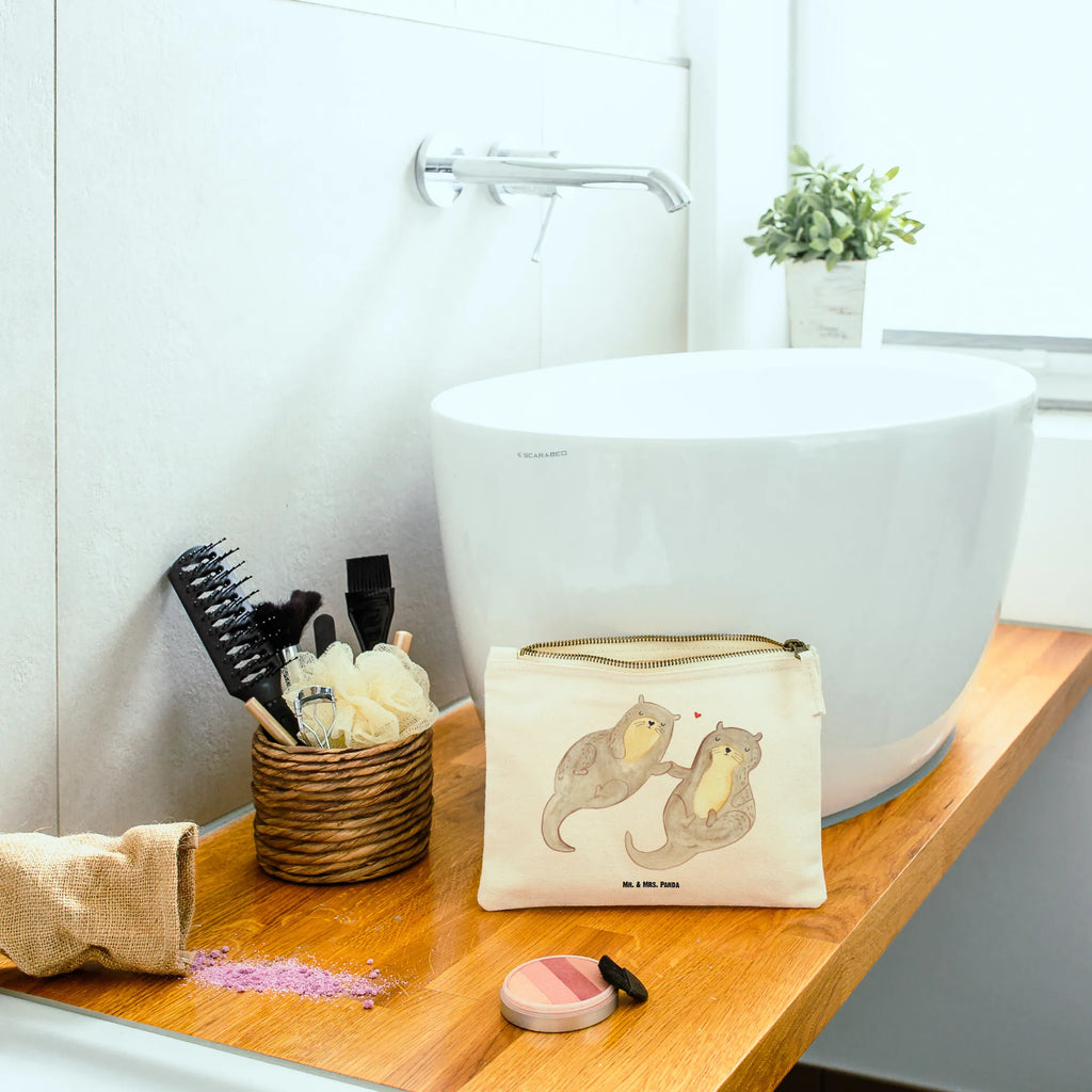 Schminktasche Otter Hände halten Kulturbeutel Damen, Stifteaufbewahrung, Schminktasche Nachhaltig, Schminktasche Groß, Schminktasche Mit Fächern, Make-Up Tasche, Schminktasche Reise, Schminktasche, Schminktasche Für Mädchen, Schminktäschchen, Schminktasche Wasserdicht, Kosmetiktasche Mit Spiegel, Schminktasche Tiermotiv, Kosmetiktasche Damen, Schminktasche Modern, Schminktasche Für Unterwegs, Schminktasche für Unterwegs, Schminktasche Für Teenager, Schminkbeutel, Schminktasche Mit Reißverschluss, Kosmetiktasche, Schminktasche Mit Muster, Kosmetiktasche Zum Mitnehmen, Schminktasche Klein, Schminktasche Minimalistisch, Reise-Kosmetiktasche, Schminktasche Geschenk, Schminktasche Leder, Schminktasche Stoff, Aufbewahrung für Schminke, Schminktasche Transparent, Schminktasche Blumen, Kosmetiktasche Für Handtasche, Schminktasche Zum Aufhängen, Kosmetiktasche Organizer, Otter, Fischotter, Seeotter, Otter Seeotter See Otter