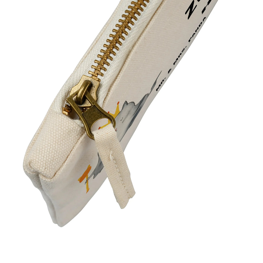 torebka na makijaż kot Król Waschbeutel, Kosmetiktasche, Mäppchen, pinsel tasche, aufbewahrungsbeutel, aufbewahrungstasche, beauty tasche, Kulturbeutel, beauty case, Schlampermäppchen, utensilientasche, Schminktäschchen, pencil case, Waschtasche, kosmetiktäschchen, toiletry bag, Schminktasche, Kulturtasche, Stiftemäppchen, Schminkbeutel, Kosmetikbeutel, Federmappe, Etui, Katzenmotiv, Katzenfan, Katzendeko, Katzenfreund, Katzenliebhaber, Katzenprodukte, Katzenartikel, Katzenaccessoires, Katzensouvenirs, Katzenliebhaberprodukte, Katzenmotive, Katze, Katzenhalter, Cats, Cat, Katzen, Einzug, Haustier, Wohnung, Mietze, Erste Eigenen Wohnung, Familie, Mietzhaus, Katzenbesitzerin, Königin, König, Queen, Kater, Umzug