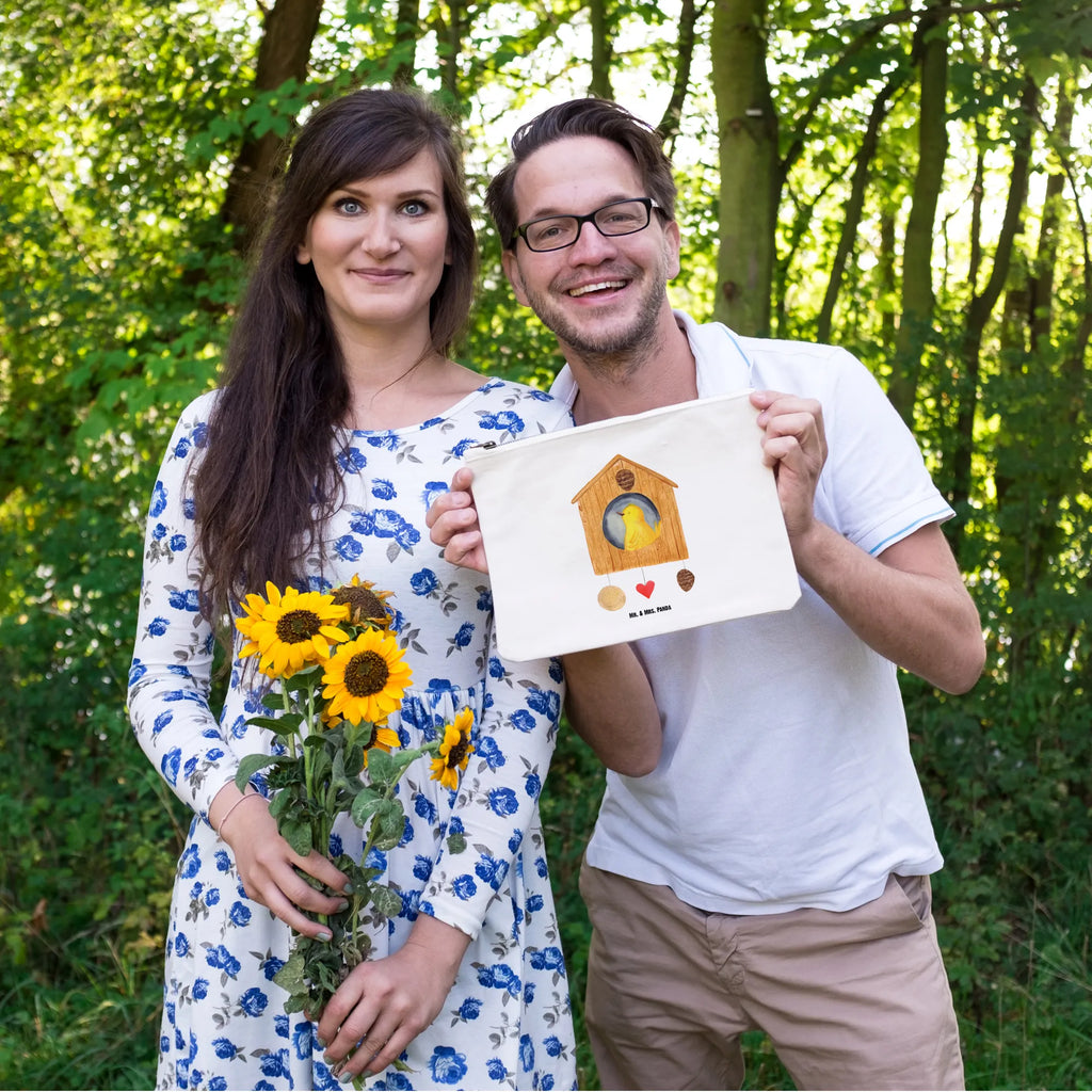 torebka na makijaż ptasi domek Strona główna Schminkbeutel, Schminktasche Groß, Schminktasche Transparent, Schminktasche für Unterwegs, Schminktasche Mit Reißverschluss, Schminktasche Mit Muster, Schminktasche Für Teenager, Schminktasche Geschenk, Kulturbeutel Damen, Schminktasche Zum Aufhängen, Schminktasche Klein, Schminktasche Blumen, Schminktasche Stoff, Schminktasche Reise, Kosmetiktasche Damen, Schminktasche Mit Fächern, Schminktasche Tiermotiv, Schminktasche Leder, Kosmetiktasche Zum Mitnehmen, Schminktasche Nachhaltig, Stifteaufbewahrung, Kosmetiktasche Mit Spiegel, Schminktasche Minimalistisch, Schminktasche Modern, Schminktäschchen, Make-Up Tasche, Schminktasche Für Unterwegs, Kosmetiktasche Für Handtasche, Kosmetiktasche Organizer, Kosmetiktasche, Schminktasche Wasserdicht, Schminktasche, Schminktasche Für Mädchen, Aufbewahrung für Schminke, Reise-Kosmetiktasche, Tiermotive, Gute Laune, lustige Sprüche, Tiere, Einzug, Vogel, Umzug, Geschenk, Home sweet Home, Vogelhaus, Einzugsgeschenk, Haus, Hausbau