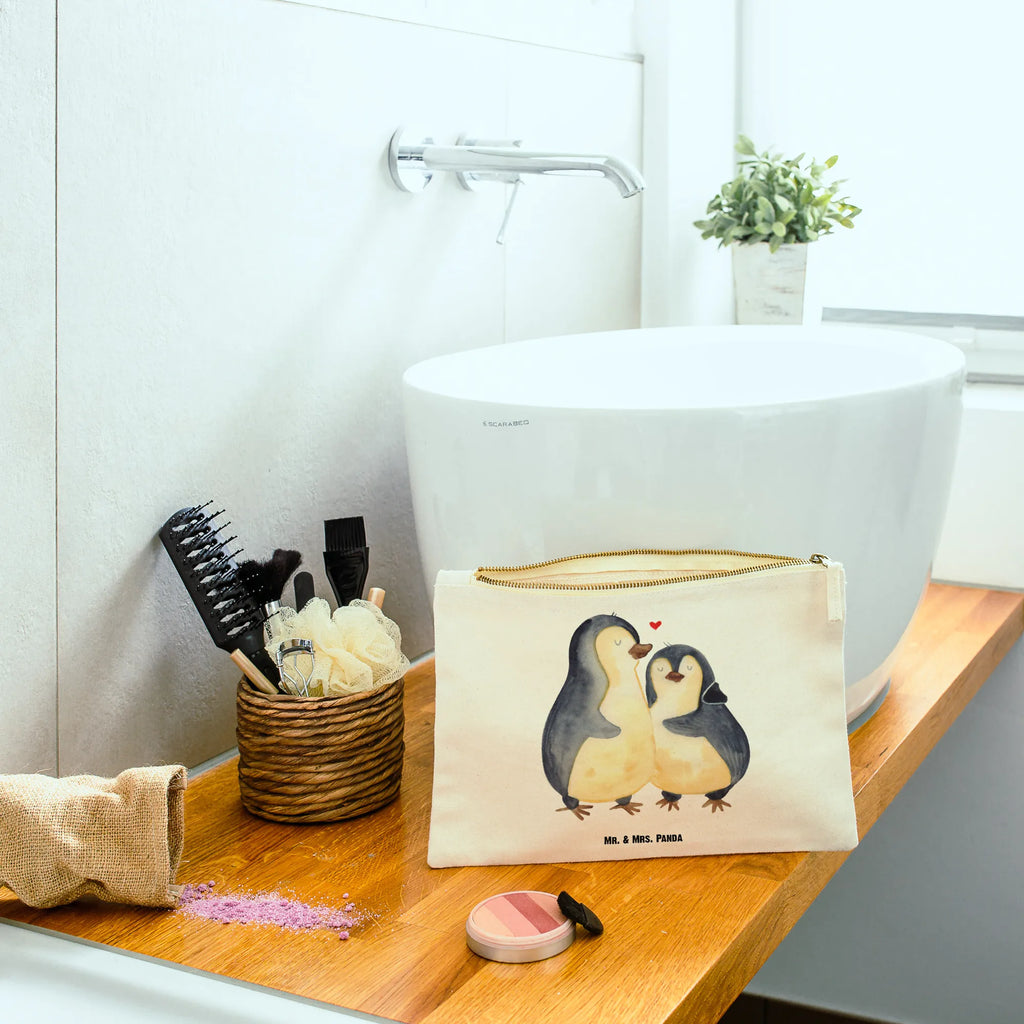 Make-up bag Penguin embrace Schminktasche Transparent, Schminktasche Stoff, Kosmetiktasche, Schminktasche Blumen, Schminktasche Mit Muster, Schminkbeutel, Kosmetiktasche Zum Mitnehmen, Kulturbeutel Damen, Schminktasche Mit Reißverschluss, Schminktasche Zum Aufhängen, Schminktasche, Aufbewahrung für Schminke, Schminktasche Modern, Schminktasche Klein, Schminktasche Geschenk, Schminktasche Reise, Schminktasche Groß, Schminktasche Mit Fächern, Schminktasche Für Teenager, Schminktasche Tiermotiv, Schminktasche Für Mädchen, Schminktasche Leder, Schminktasche Wasserdicht, Schminktasche Minimalistisch, Kosmetiktasche Mit Spiegel, Kosmetiktasche Für Handtasche, Schminktasche Für Unterwegs, Schminktäschchen, Schminktasche für Unterwegs, Kosmetiktasche Organizer, Schminktasche Nachhaltig, Make-Up Tasche, Kosmetiktasche Damen, Stifteaufbewahrung, Reise-Kosmetiktasche, Pinguin, Hochzeitsgeschenk, Liebespaar, Verlobung, Jahrestag, Liebesgeschenk, Liebesbeweis, Liebe, Hochzeitstag, Hochzeit